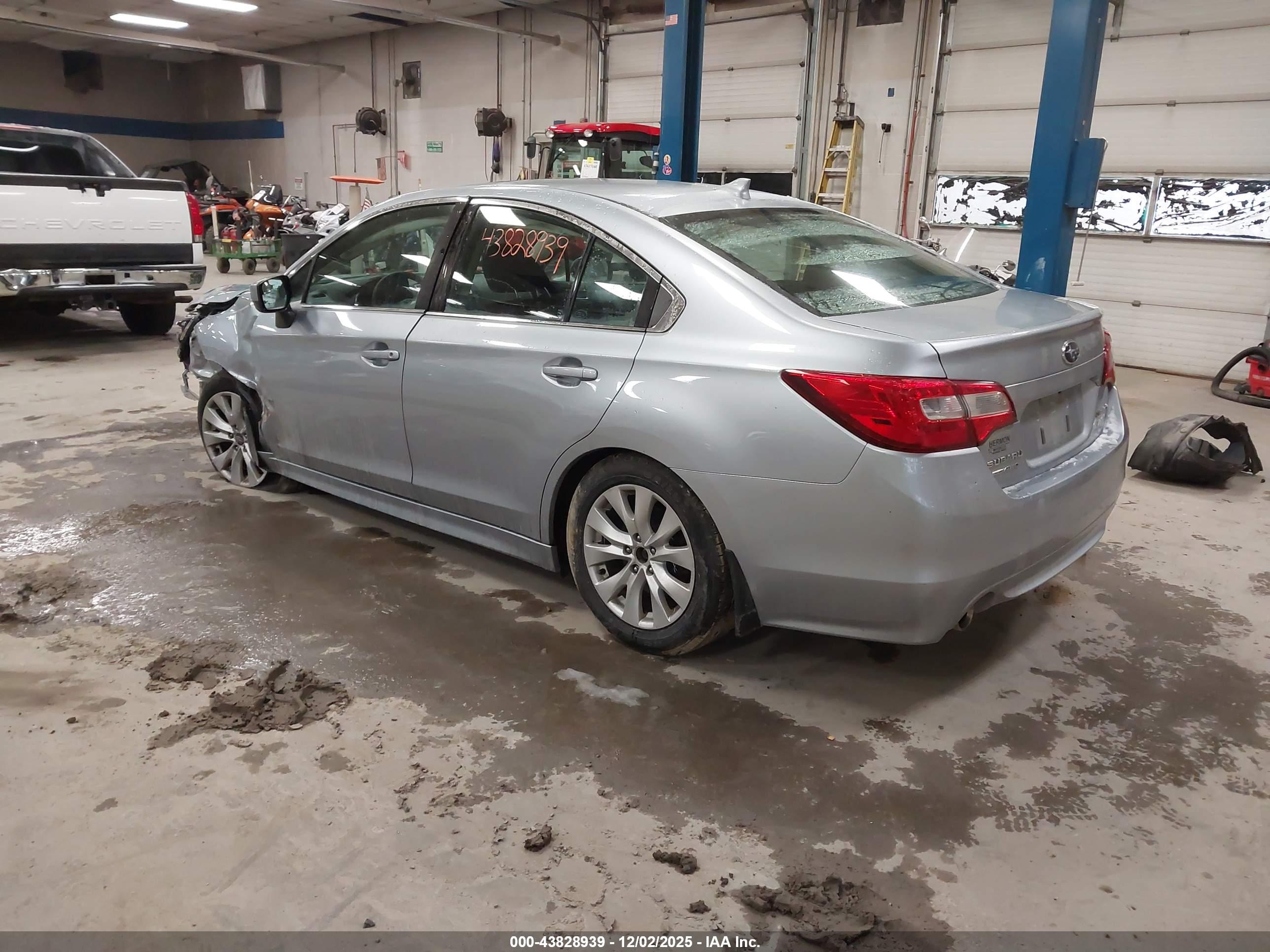 SUBARU LEGACY image 3