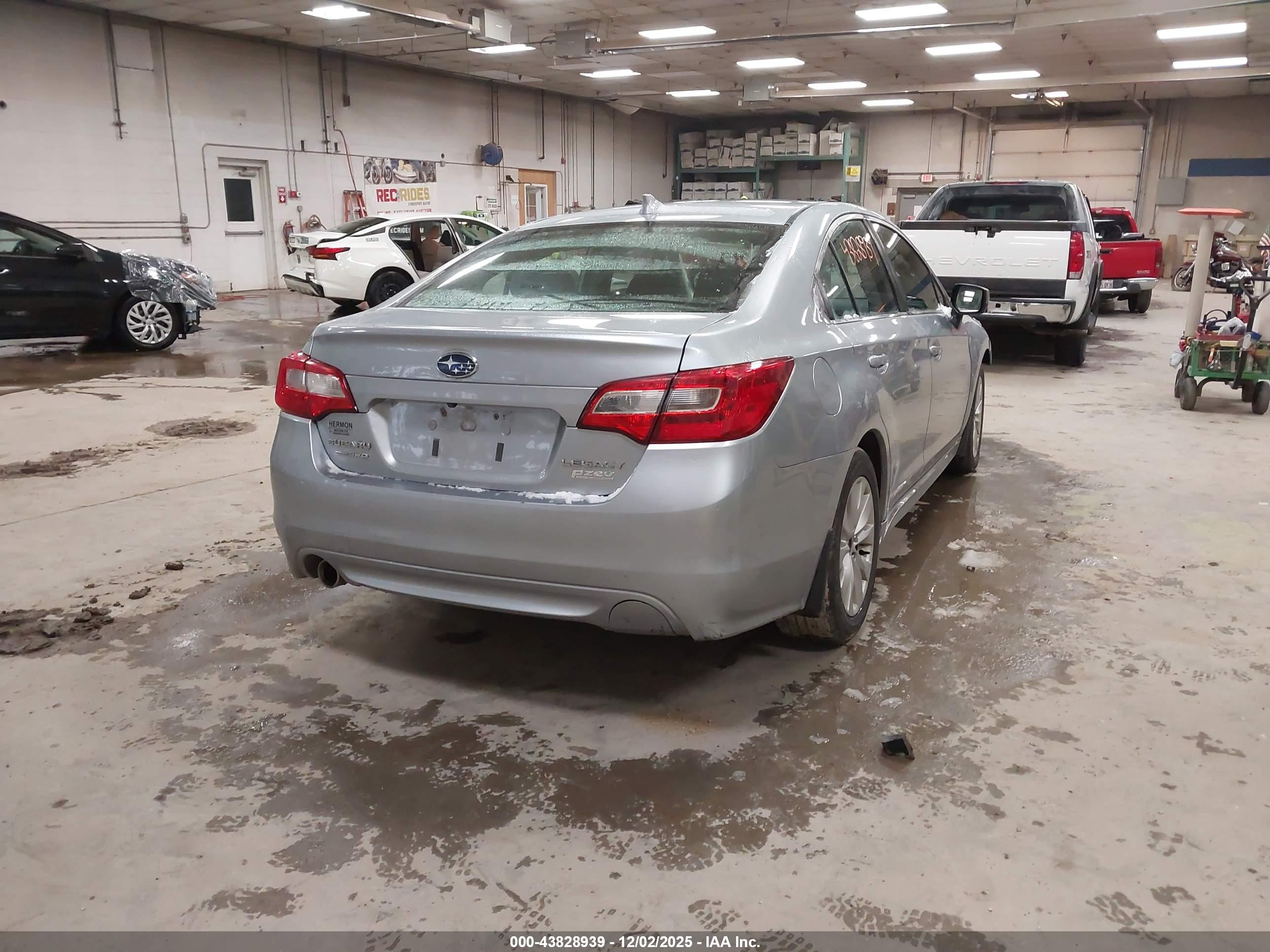 SUBARU LEGACY image 4
