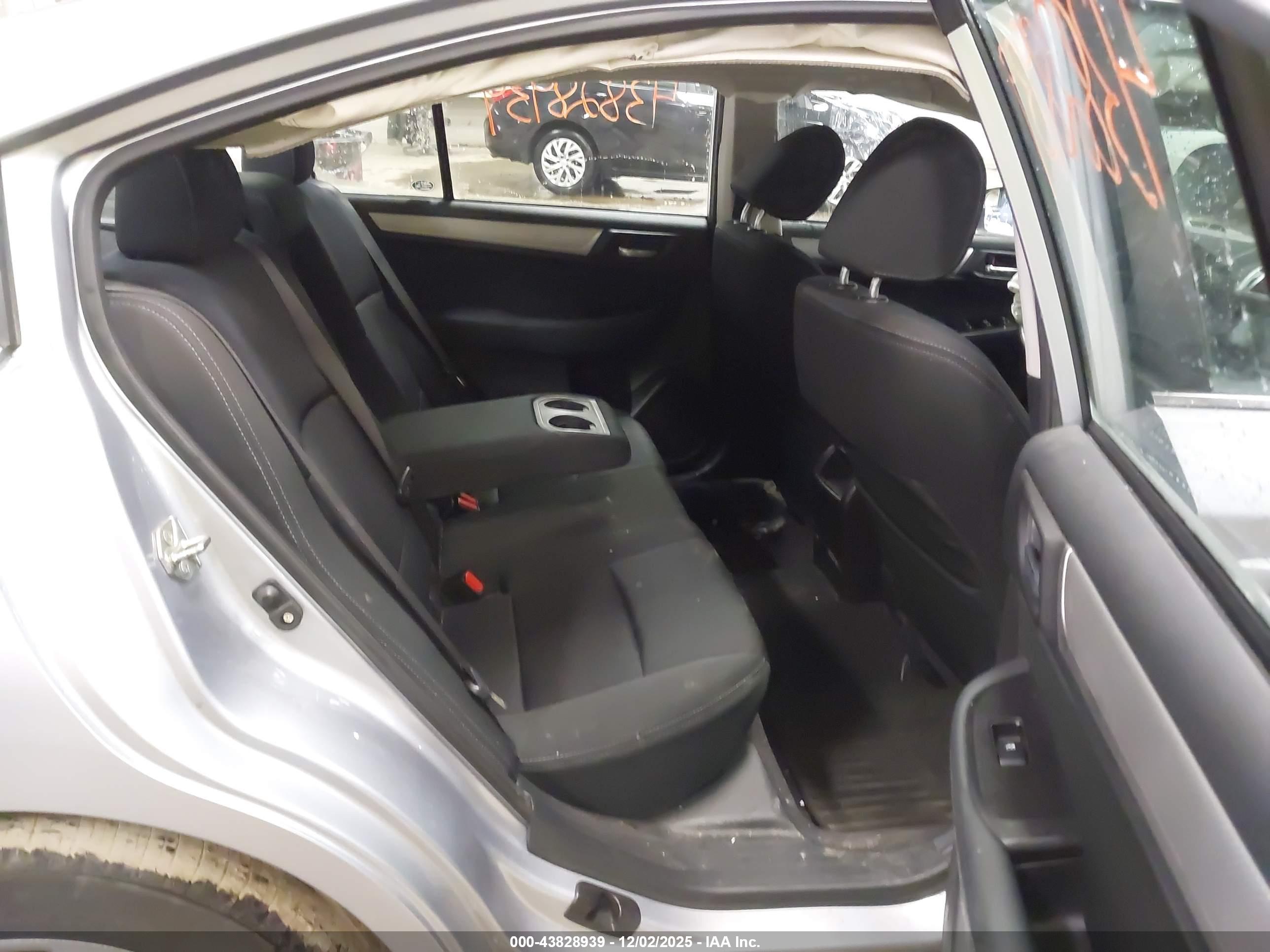SUBARU LEGACY image 8