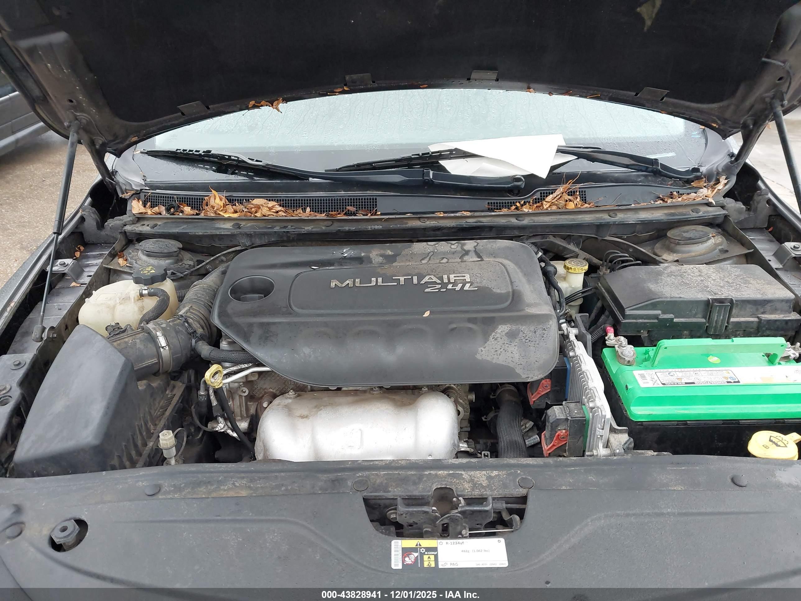 CHRYSLER 200 image 10
