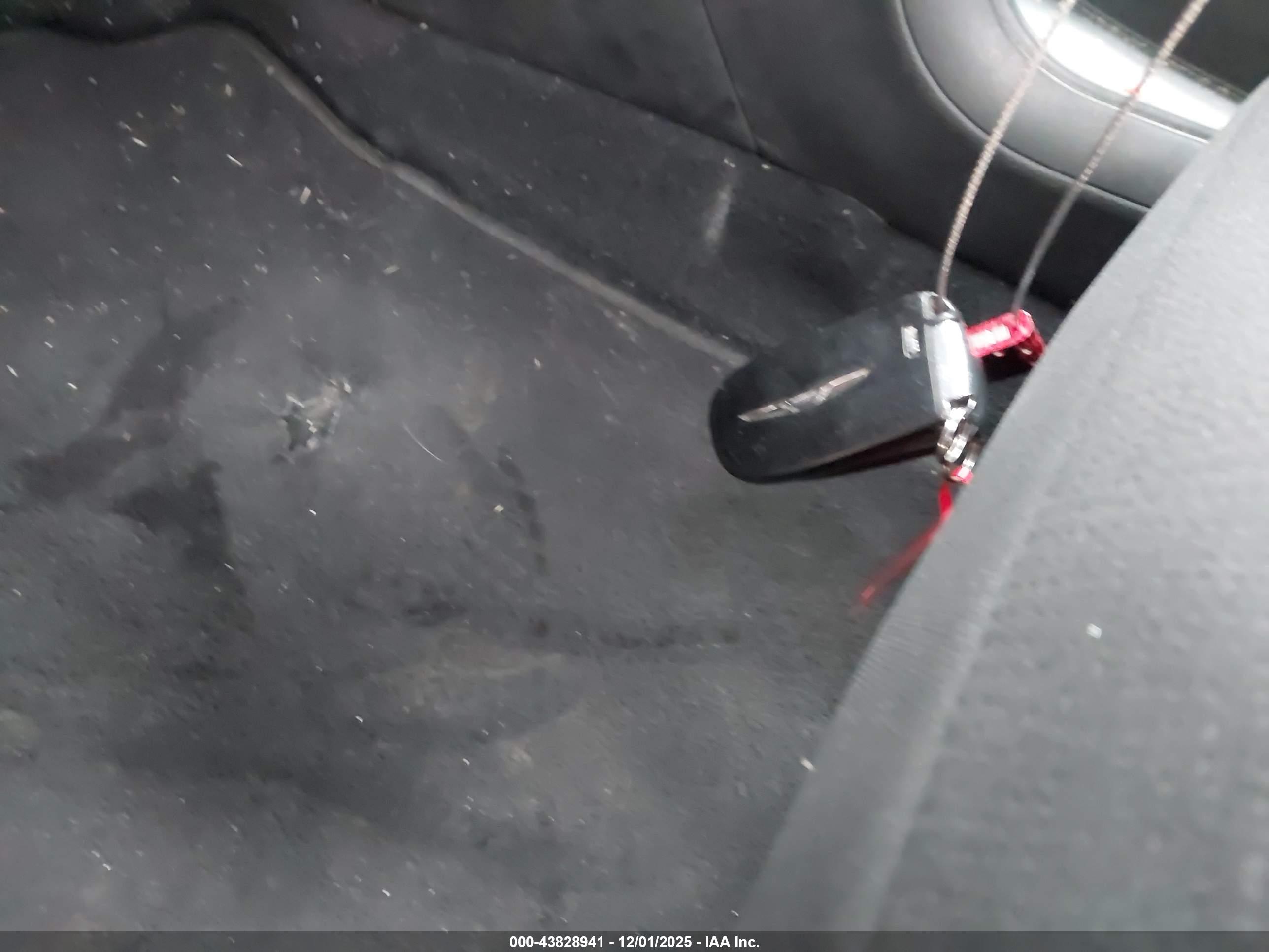 CHRYSLER 200 image 11