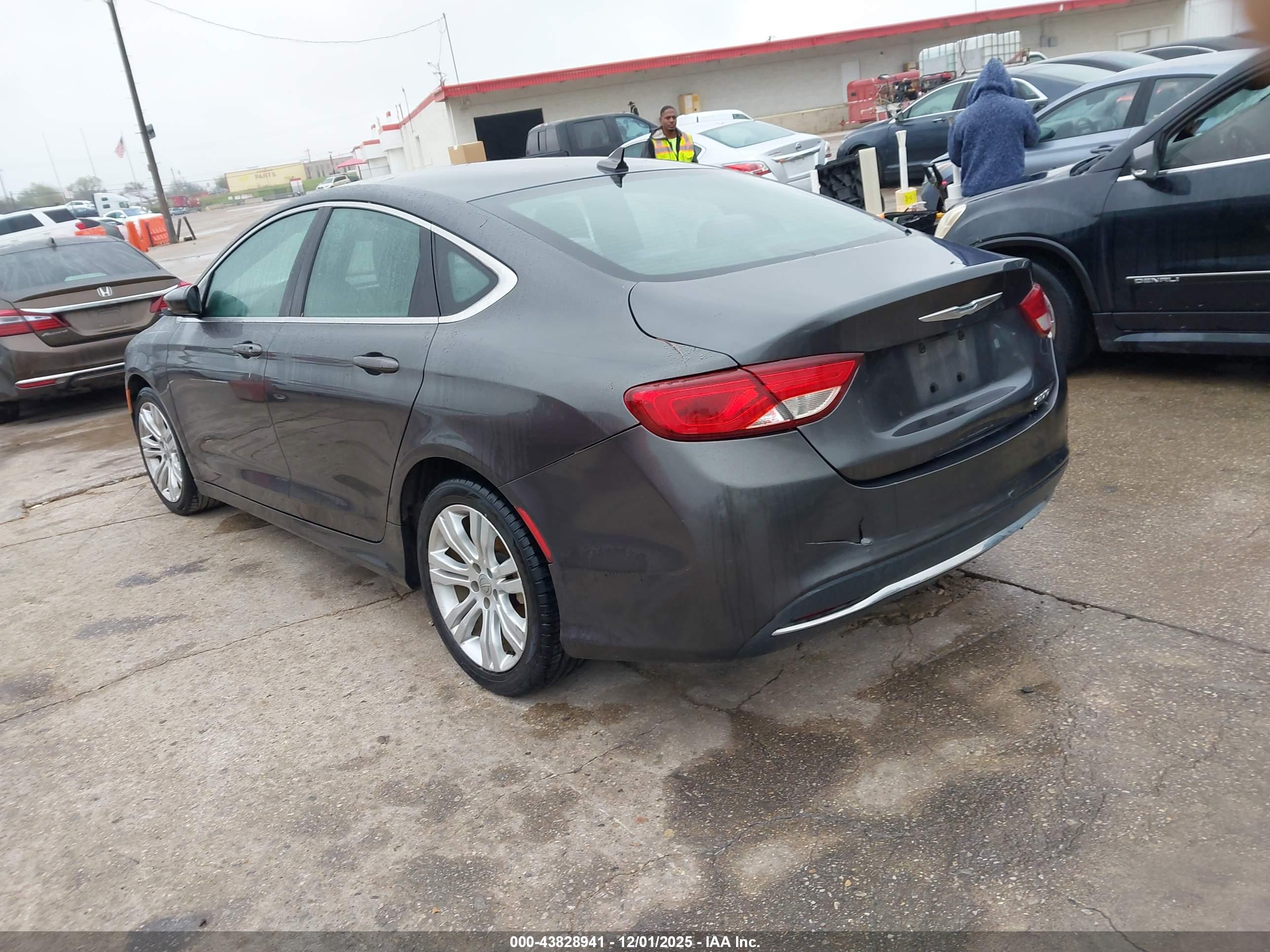 CHRYSLER 200 image 3