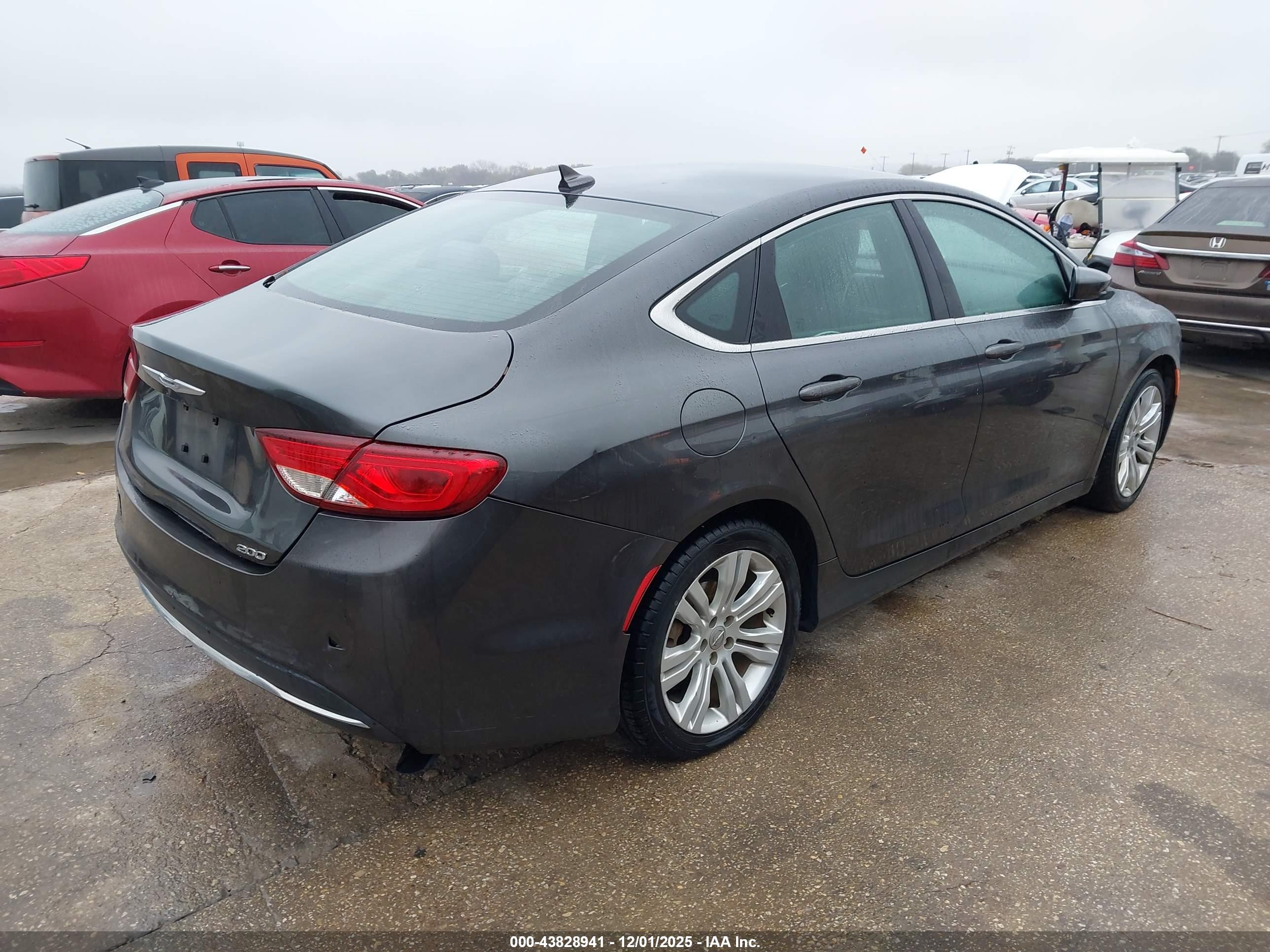 CHRYSLER 200 image 4