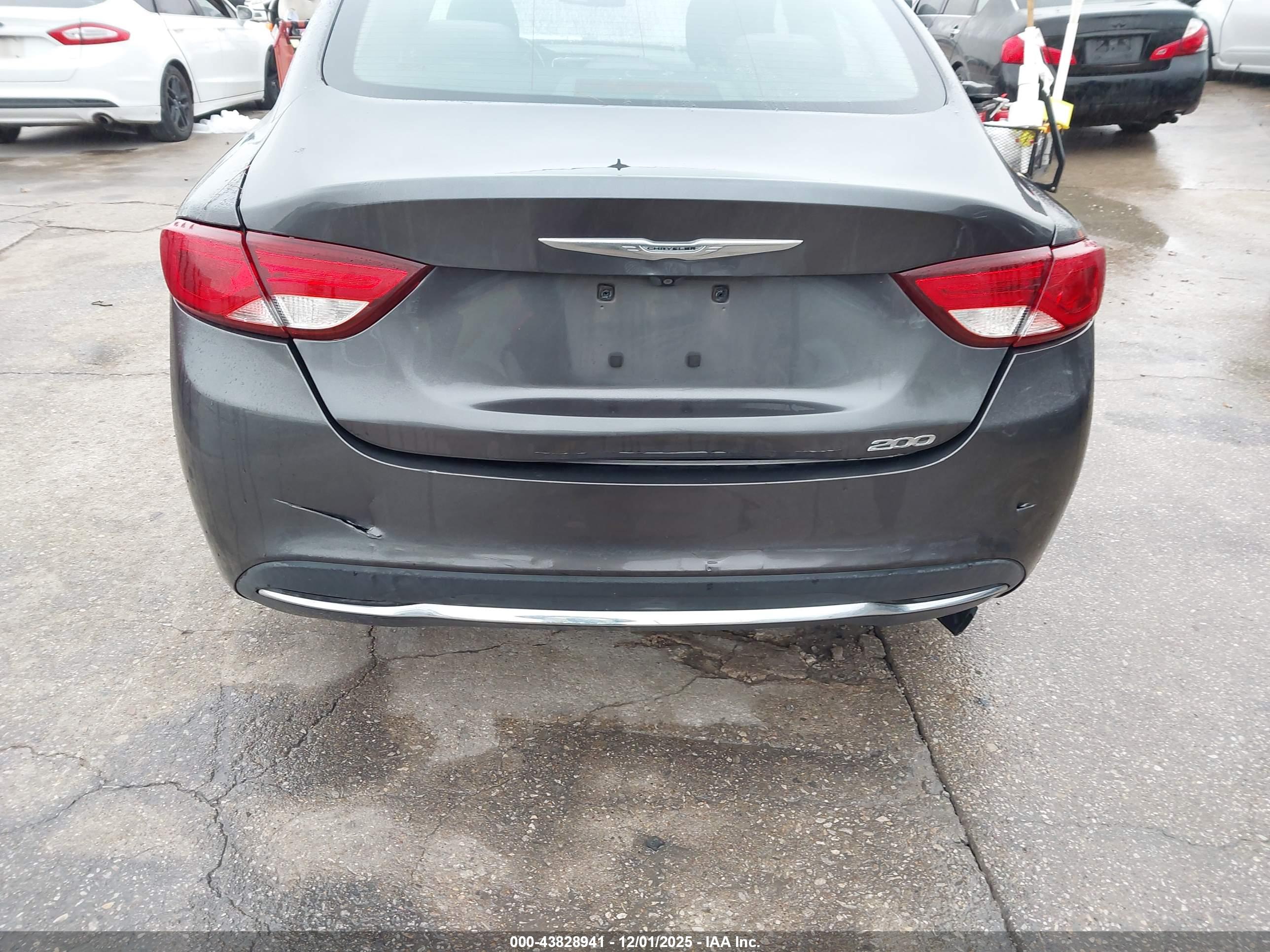 CHRYSLER 200 image 6