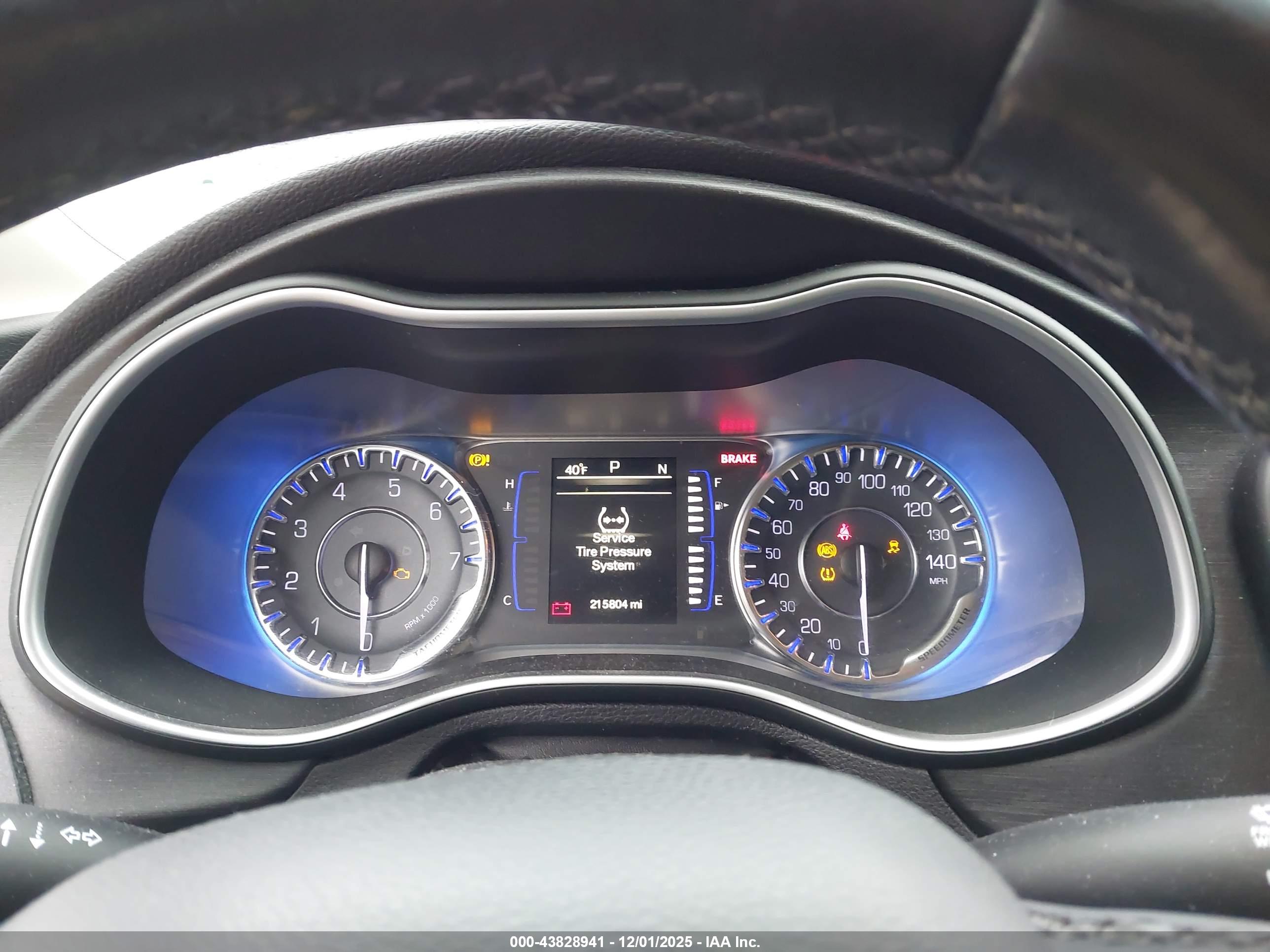CHRYSLER 200 image 7
