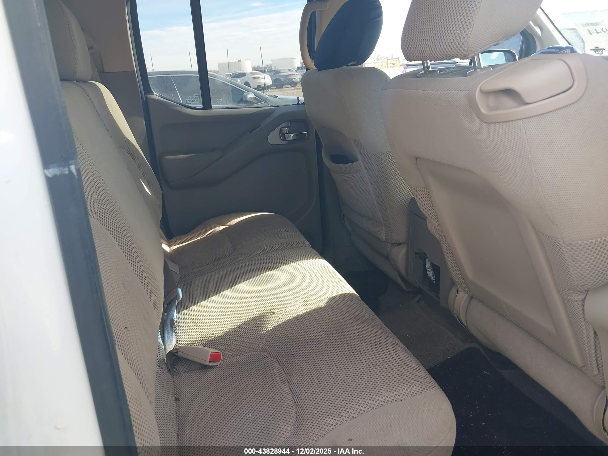 NISSAN FRONTIER image 8