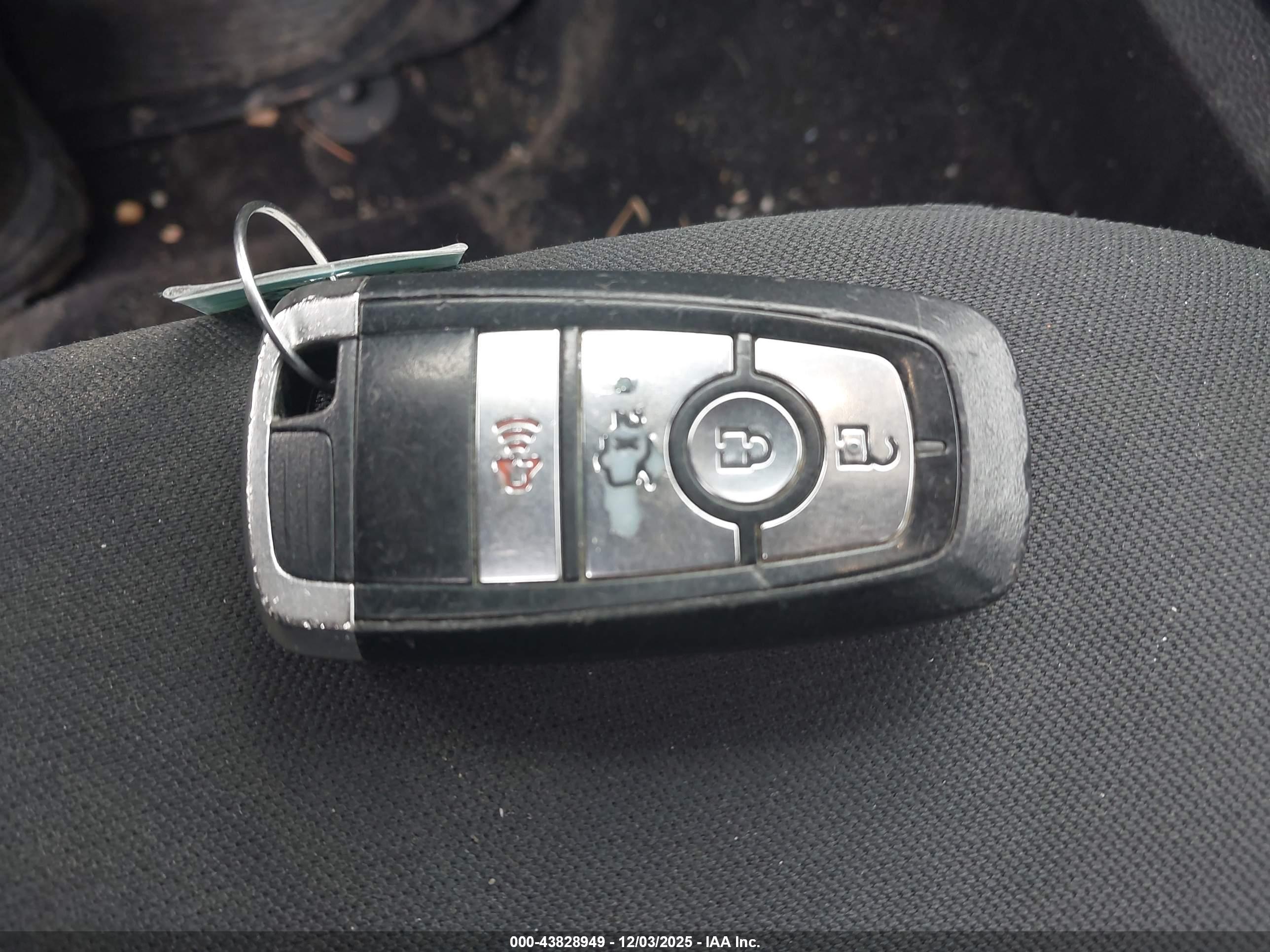 FORD FUSION image 11