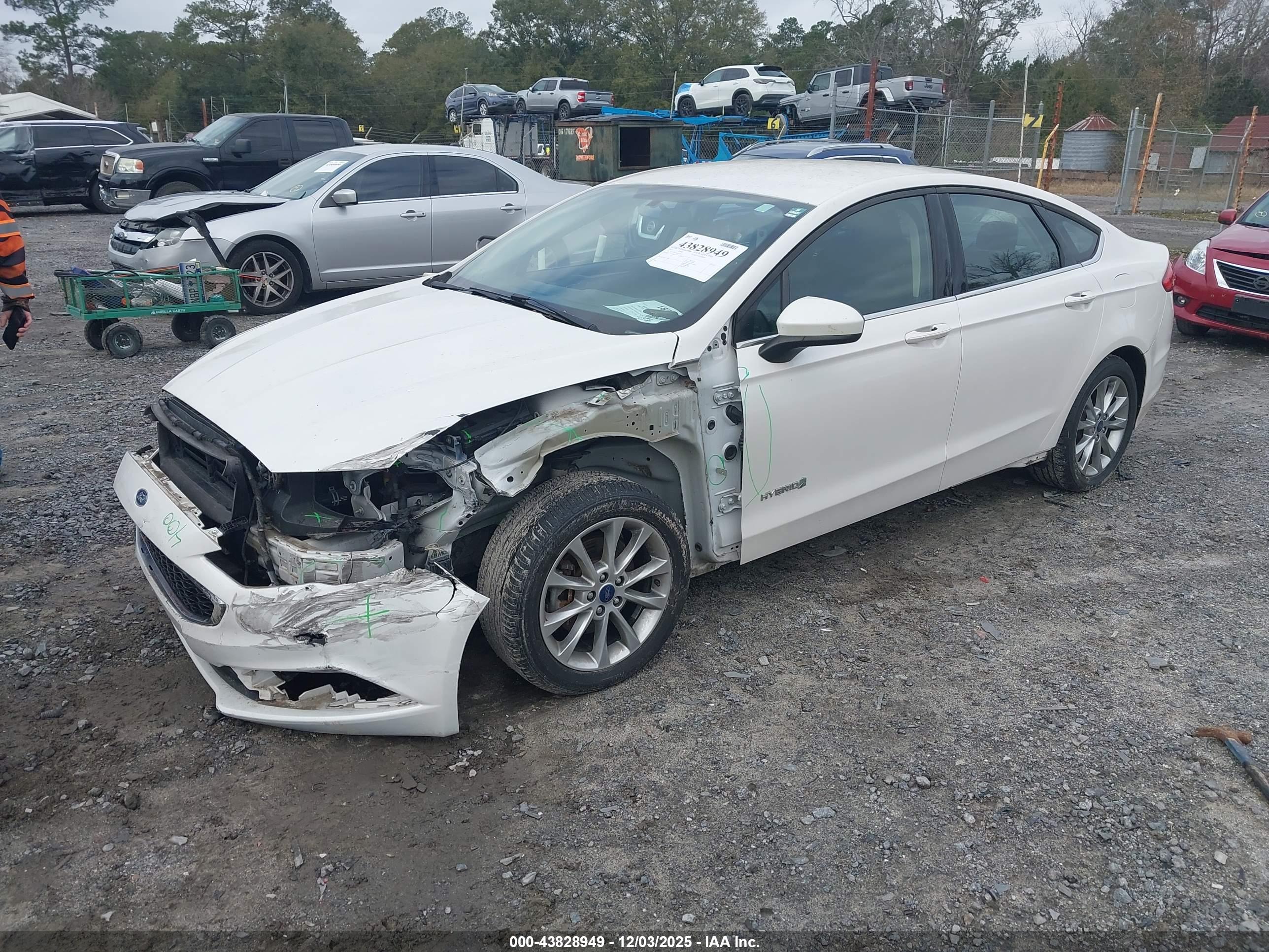 FORD FUSION image 2