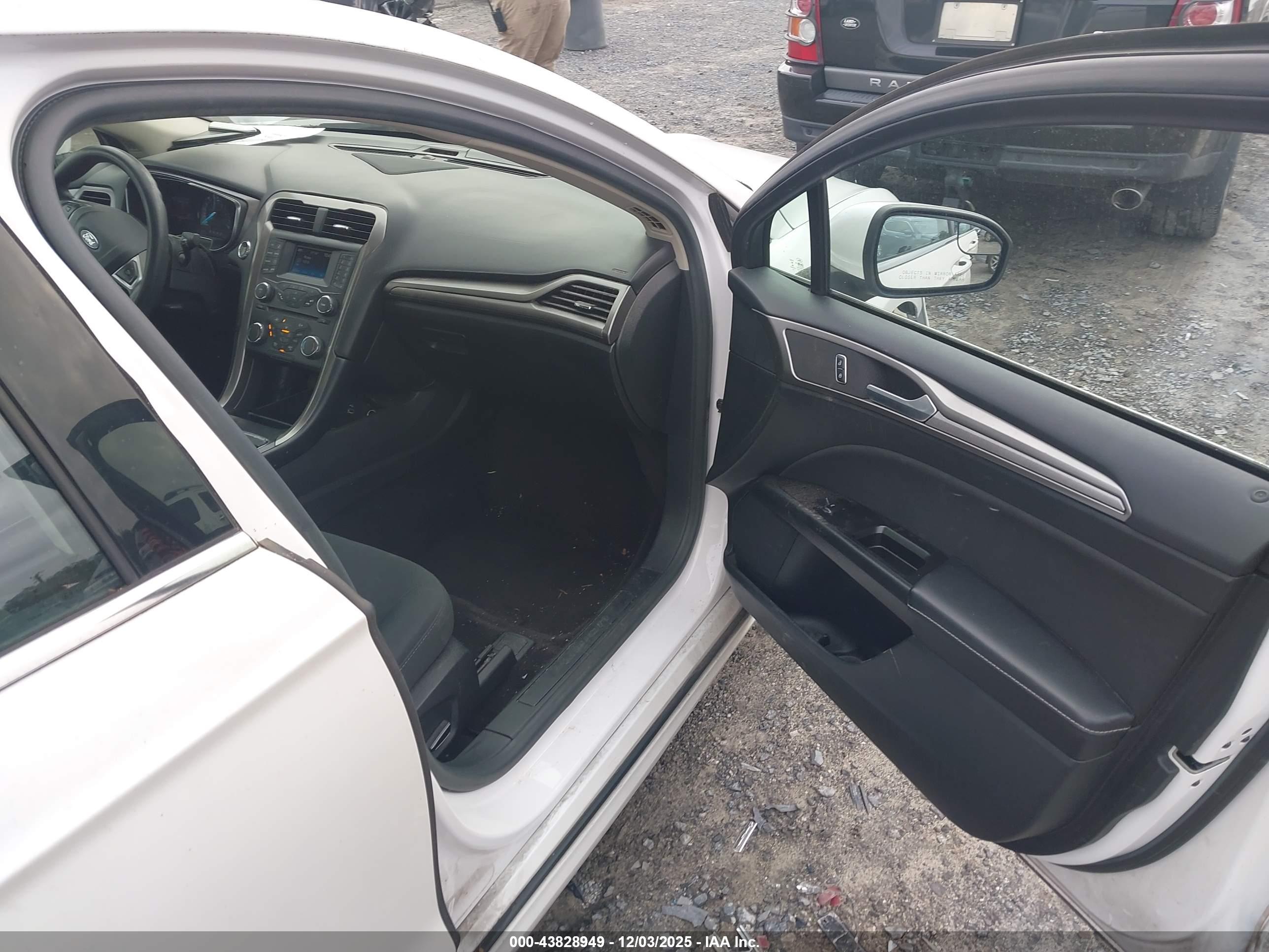 FORD FUSION image 5