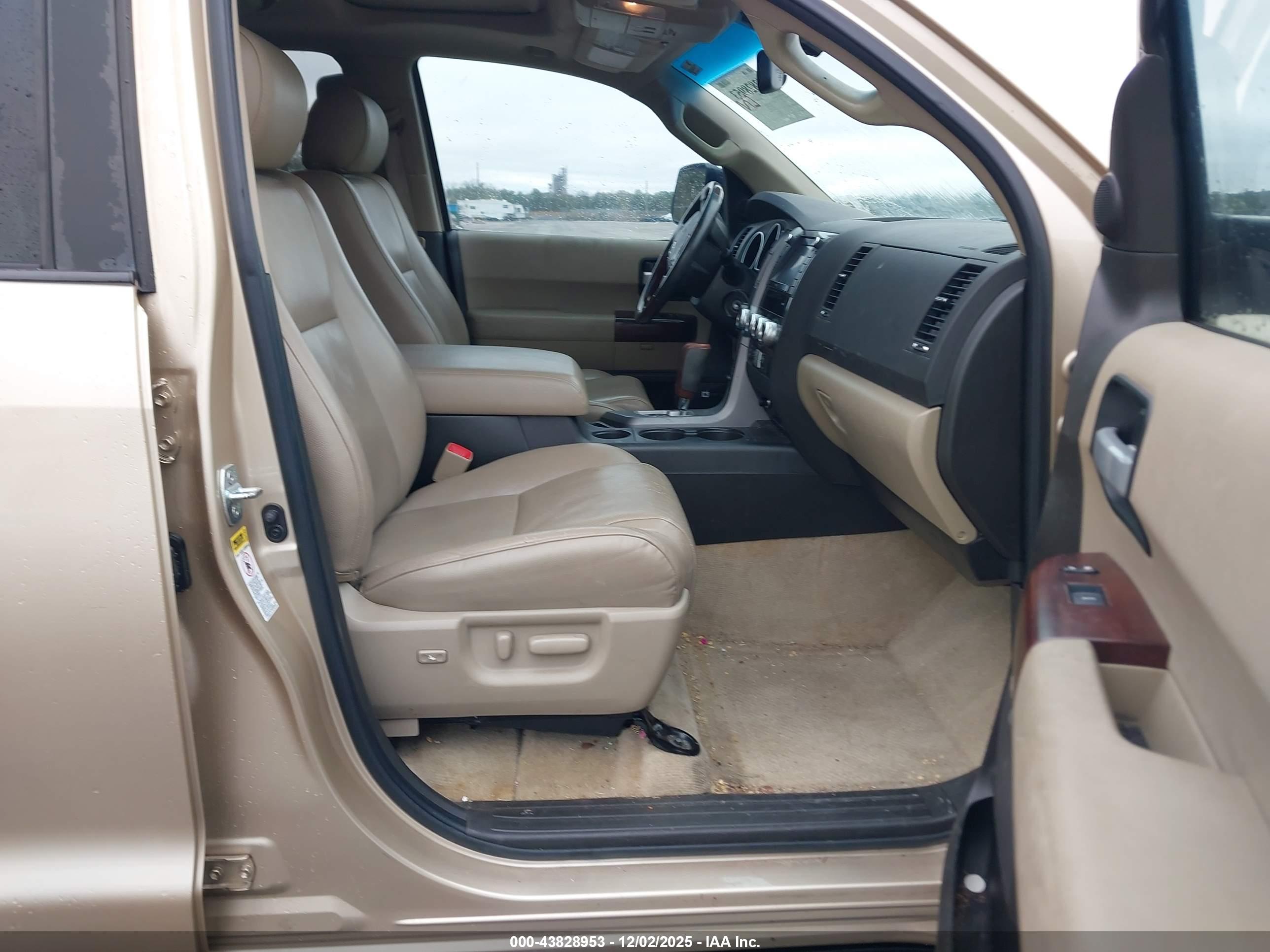 TOYOTA SEQUOIA image 5