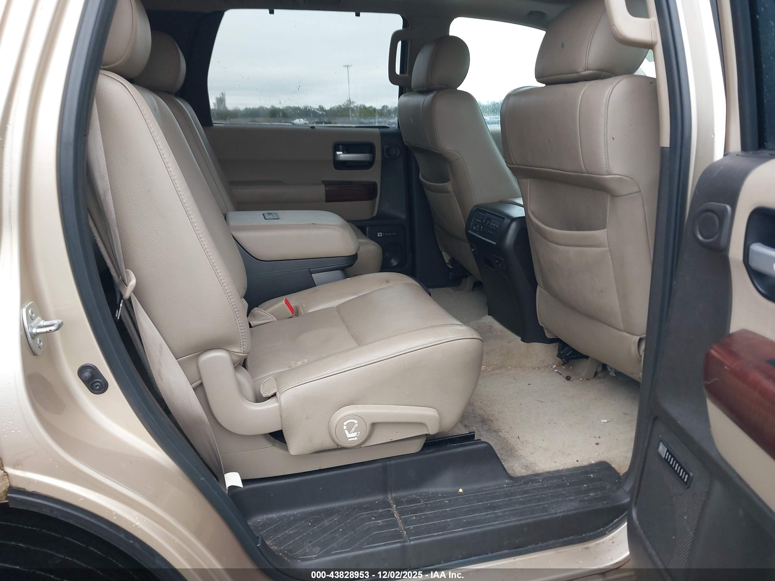 TOYOTA SEQUOIA image 8