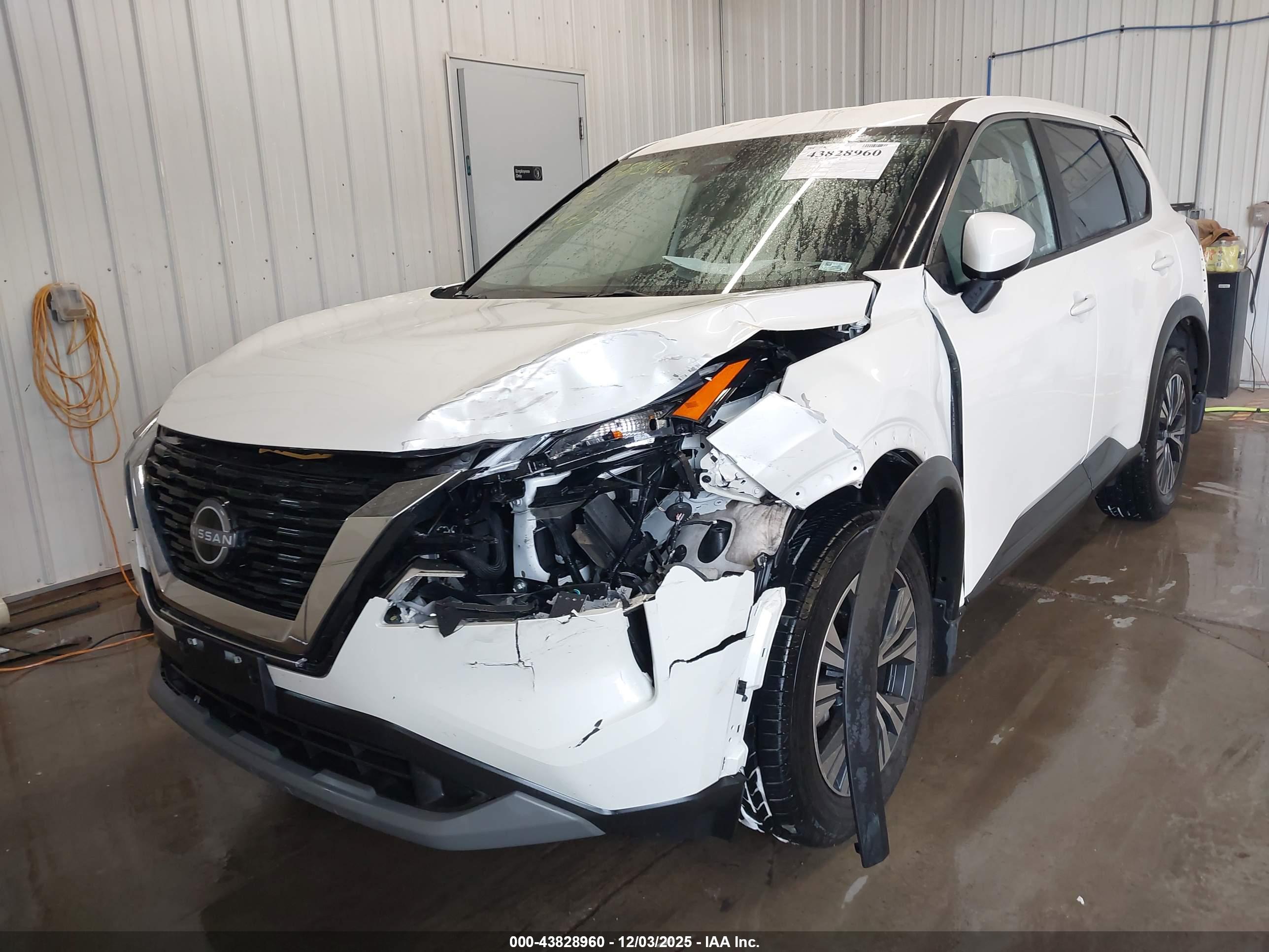 NISSAN ROGUE image 6