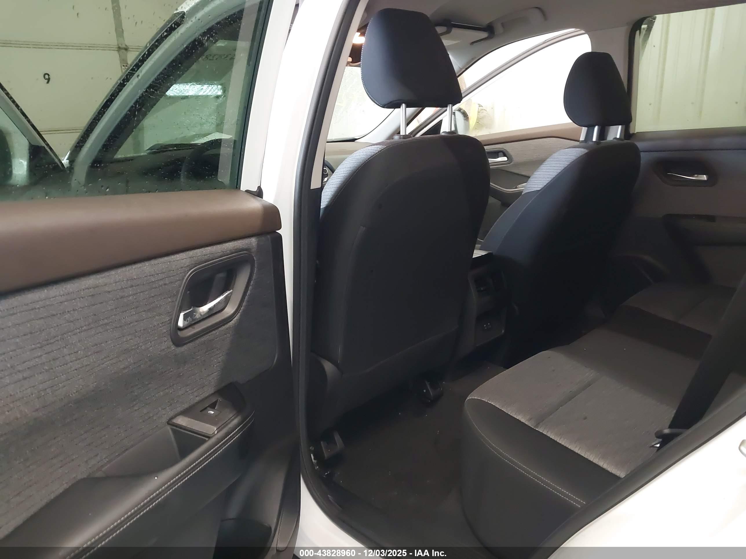 NISSAN ROGUE image 8