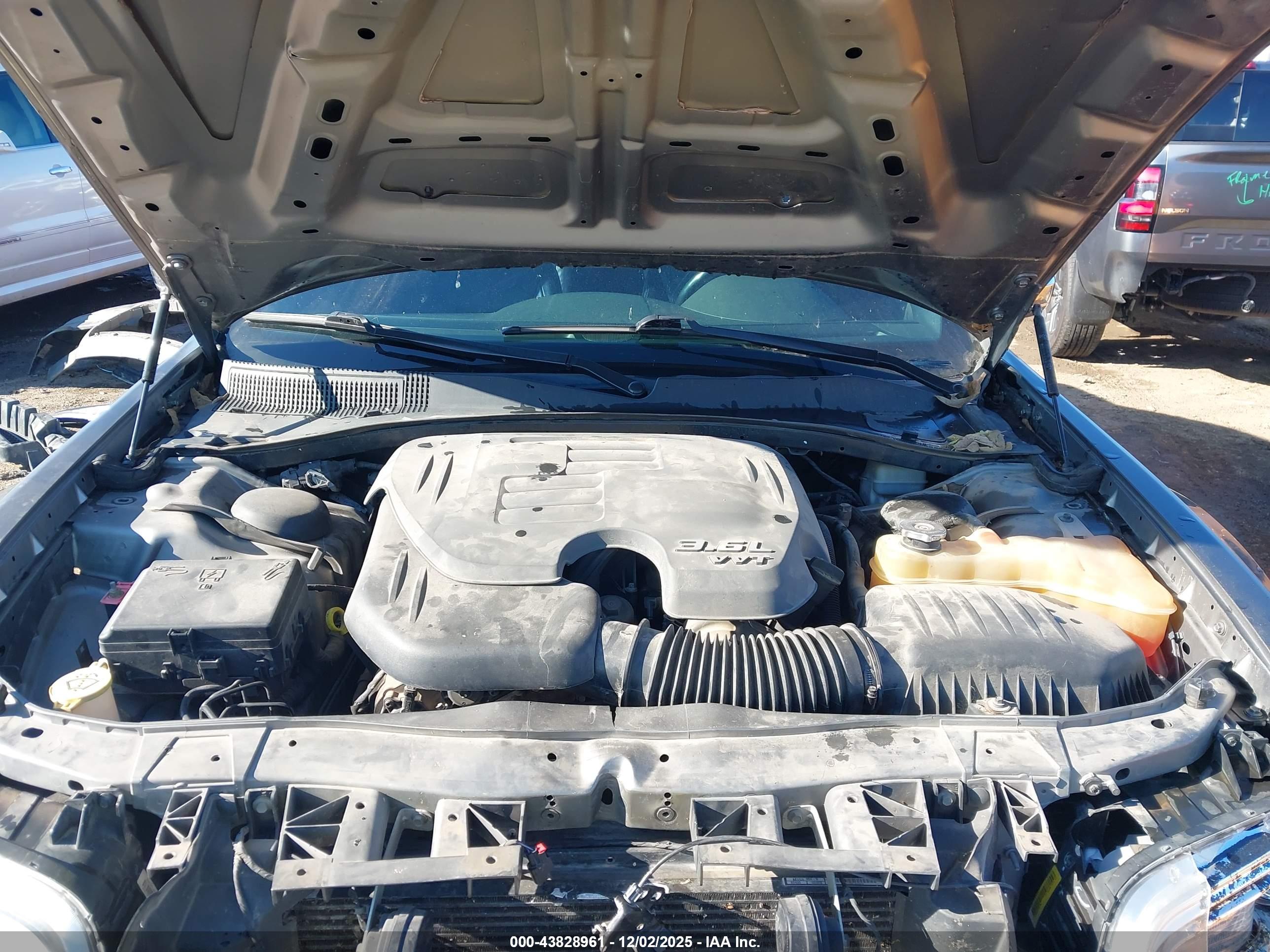 CHRYSLER 300 image 10