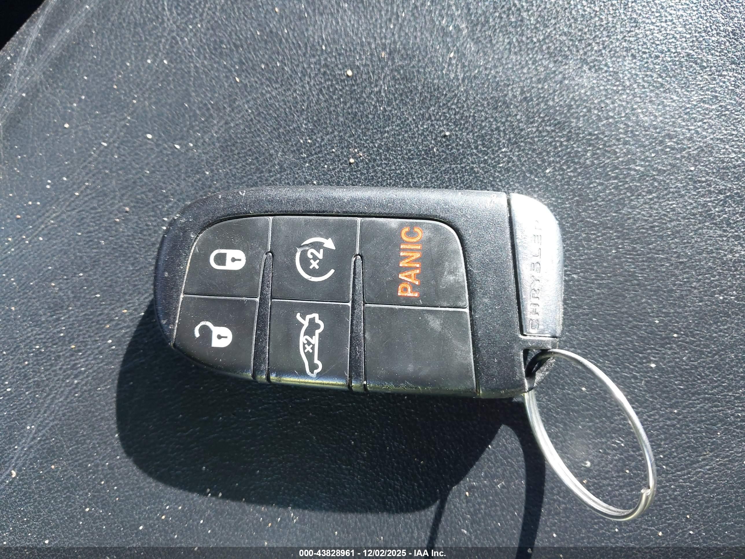 CHRYSLER 300 image 11