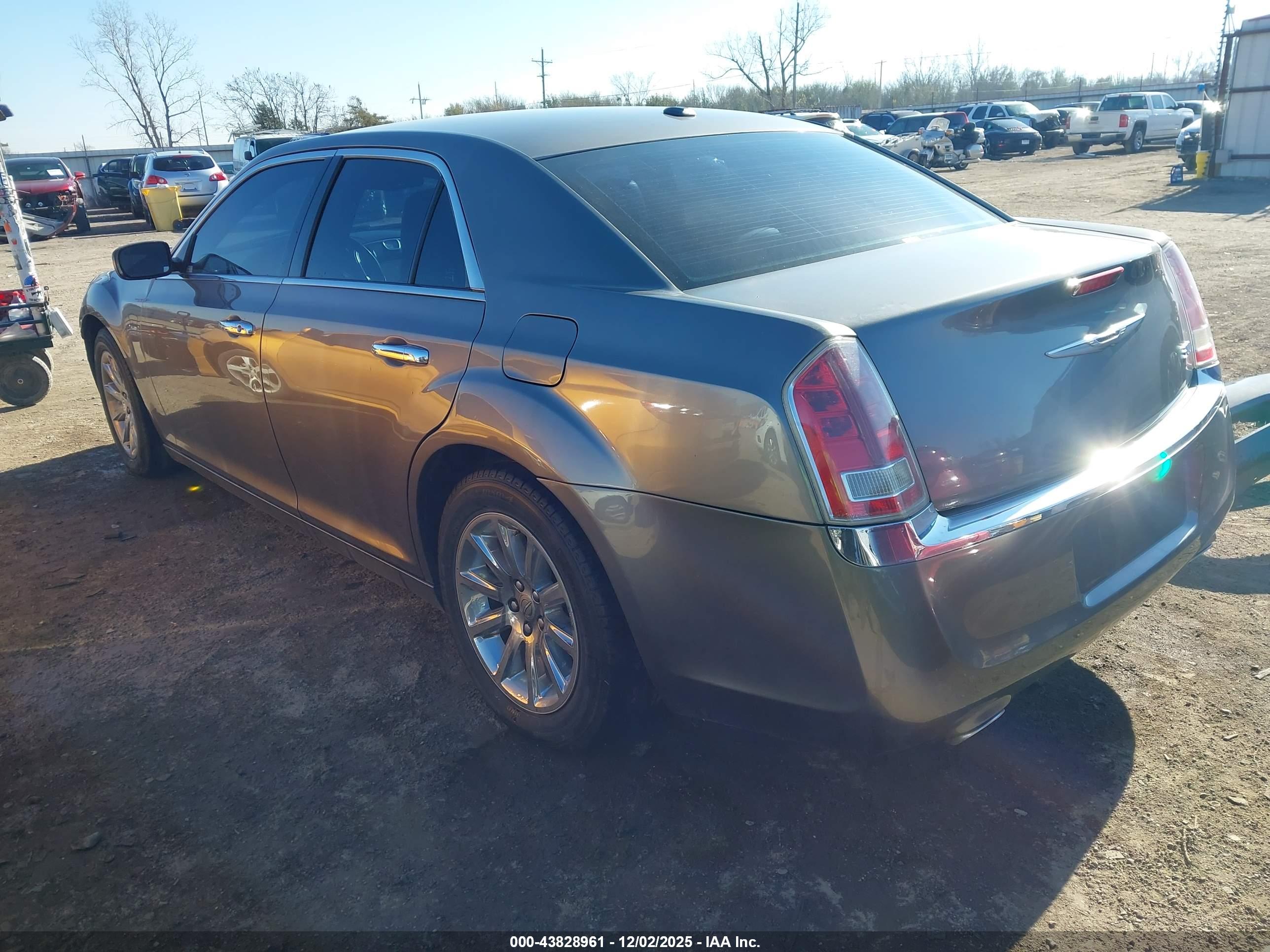 CHRYSLER 300 image 3