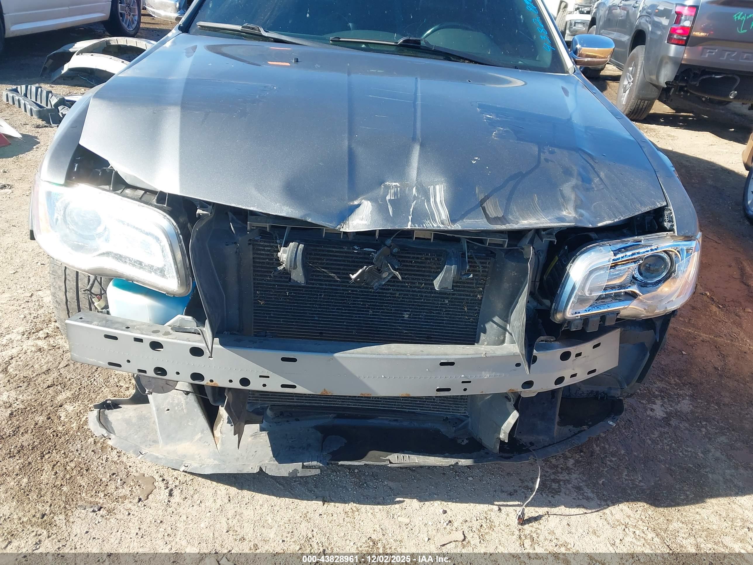 CHRYSLER 300 image 6