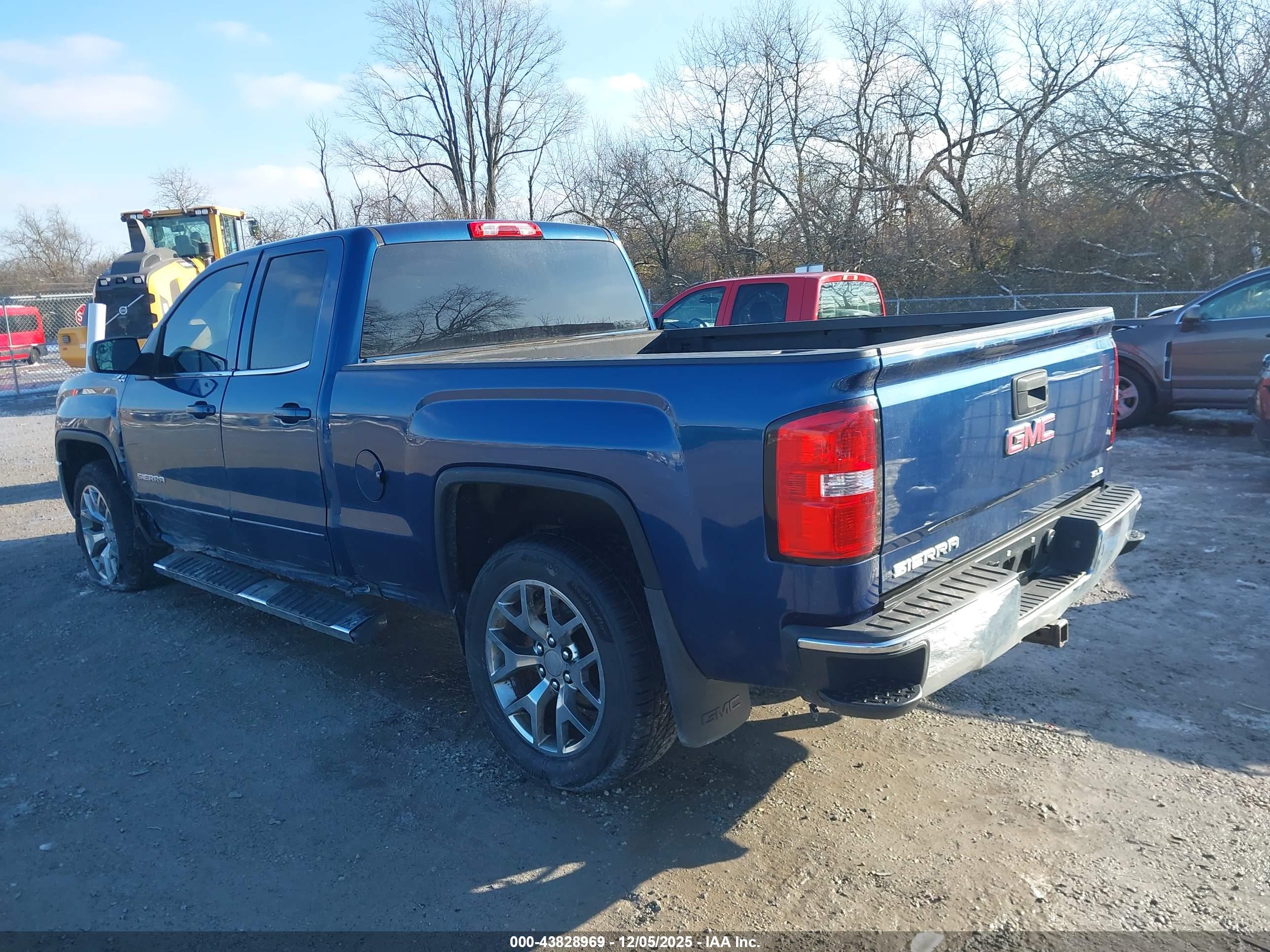 GMC SIERRA image 3