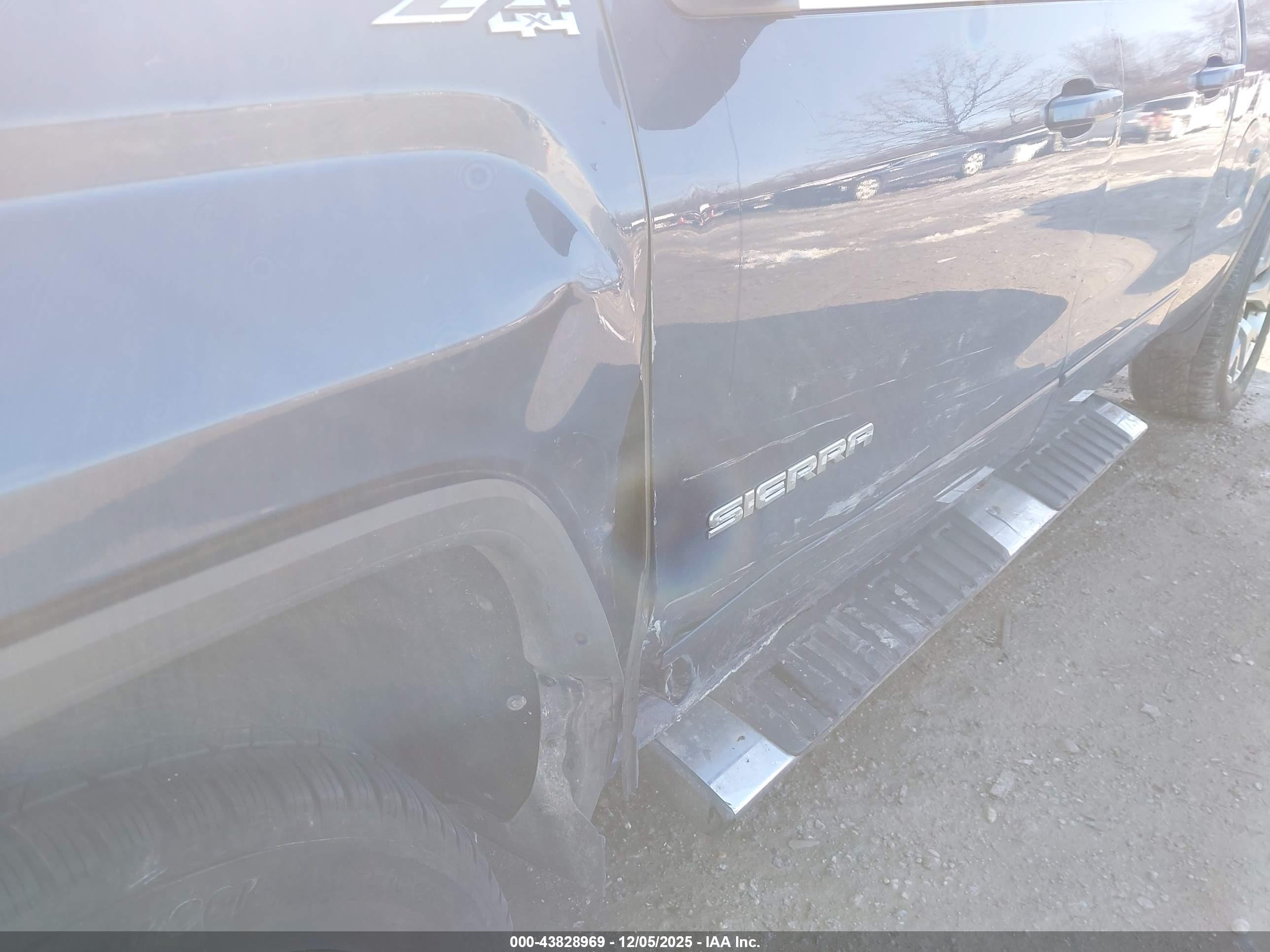 GMC SIERRA image 6