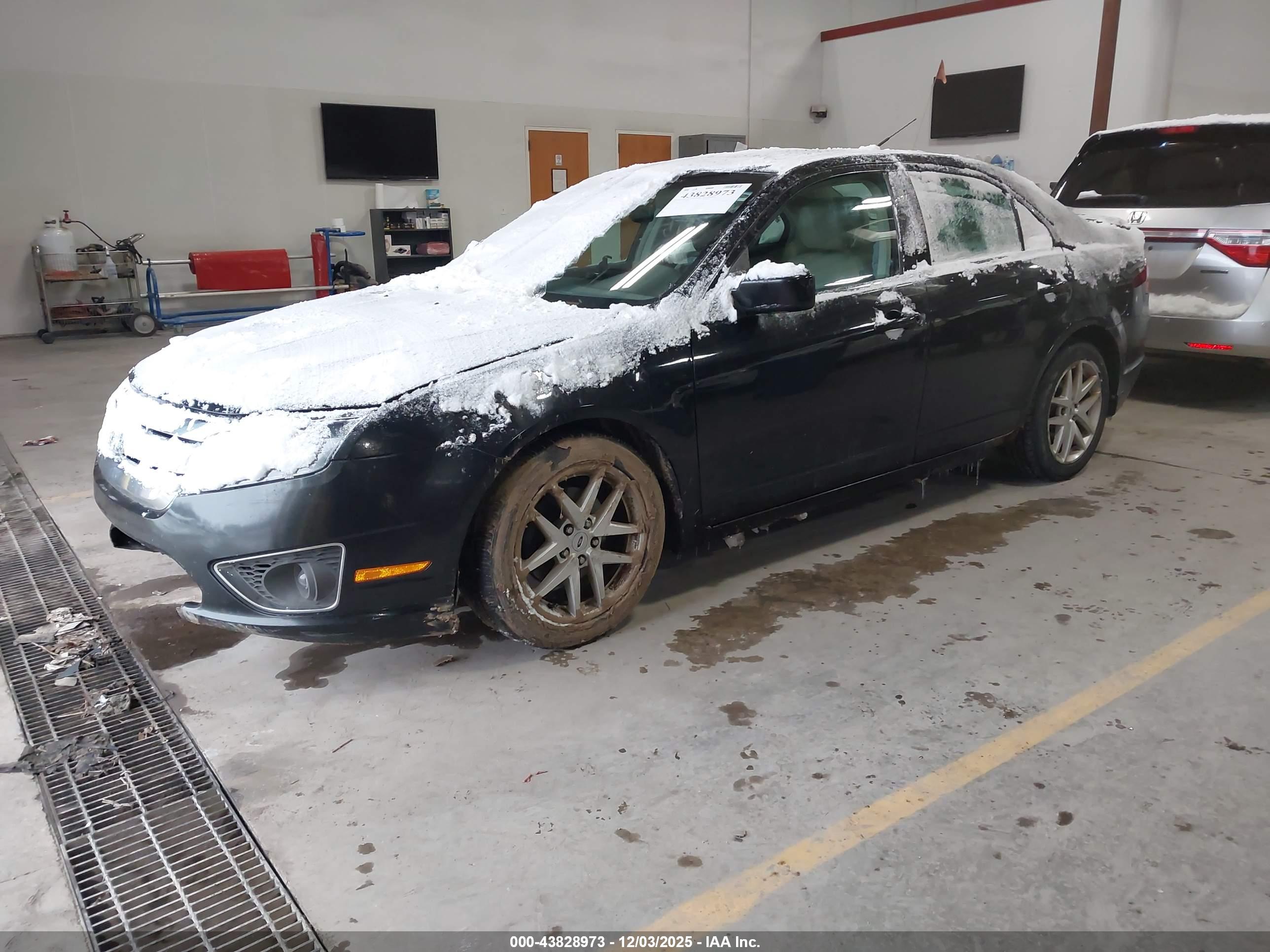 FORD FUSION image 2