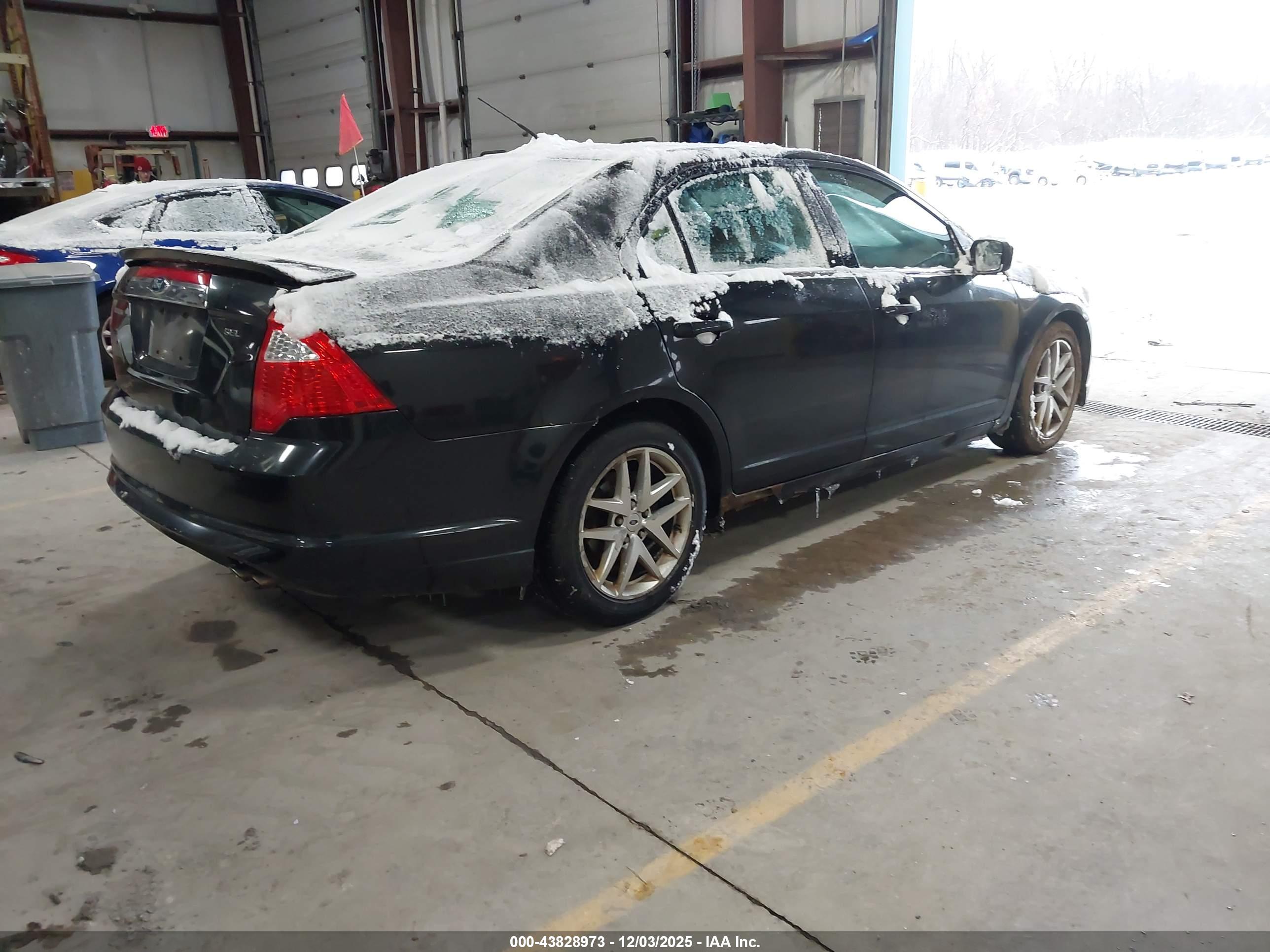 FORD FUSION image 4