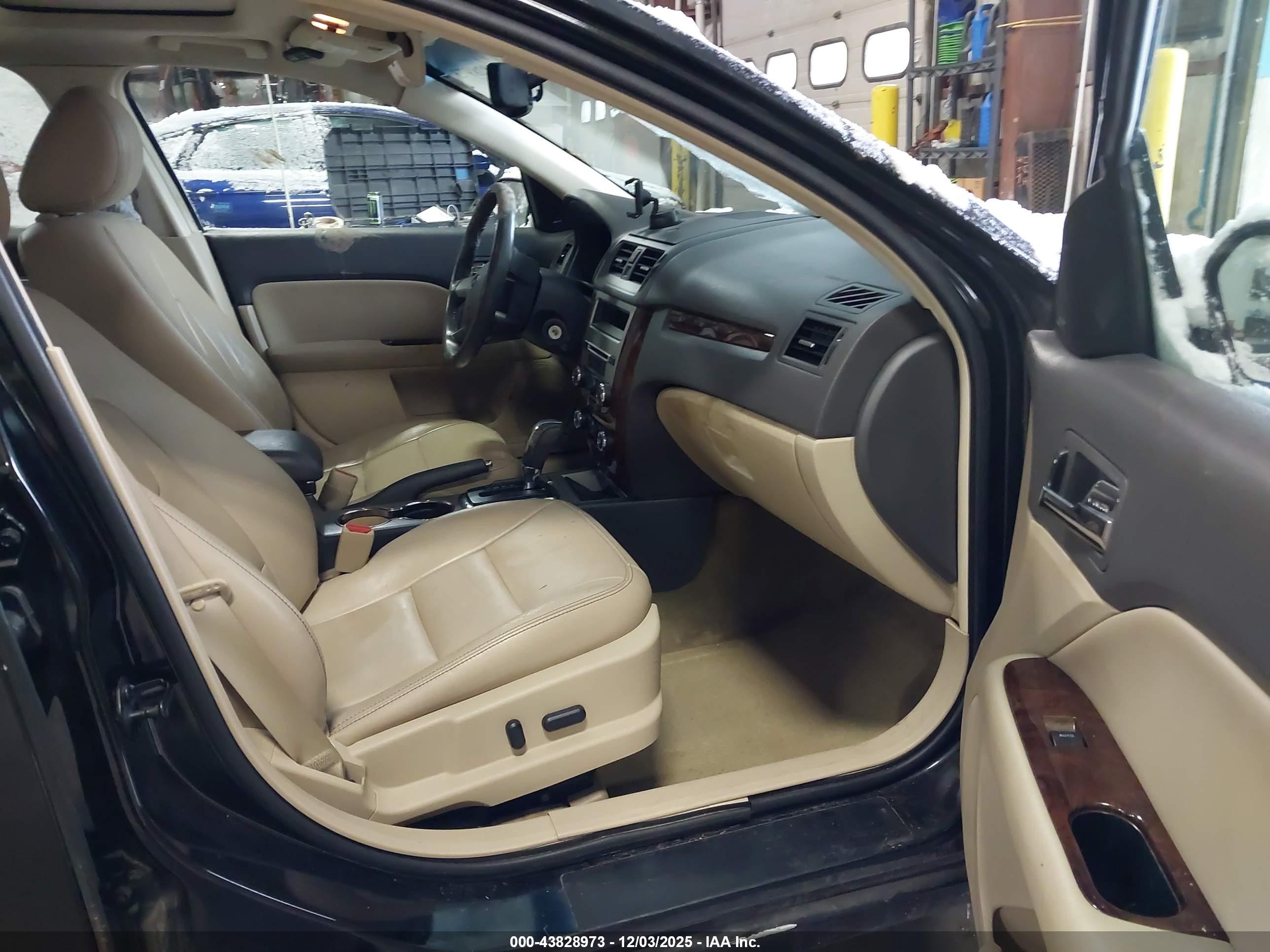 FORD FUSION image 5