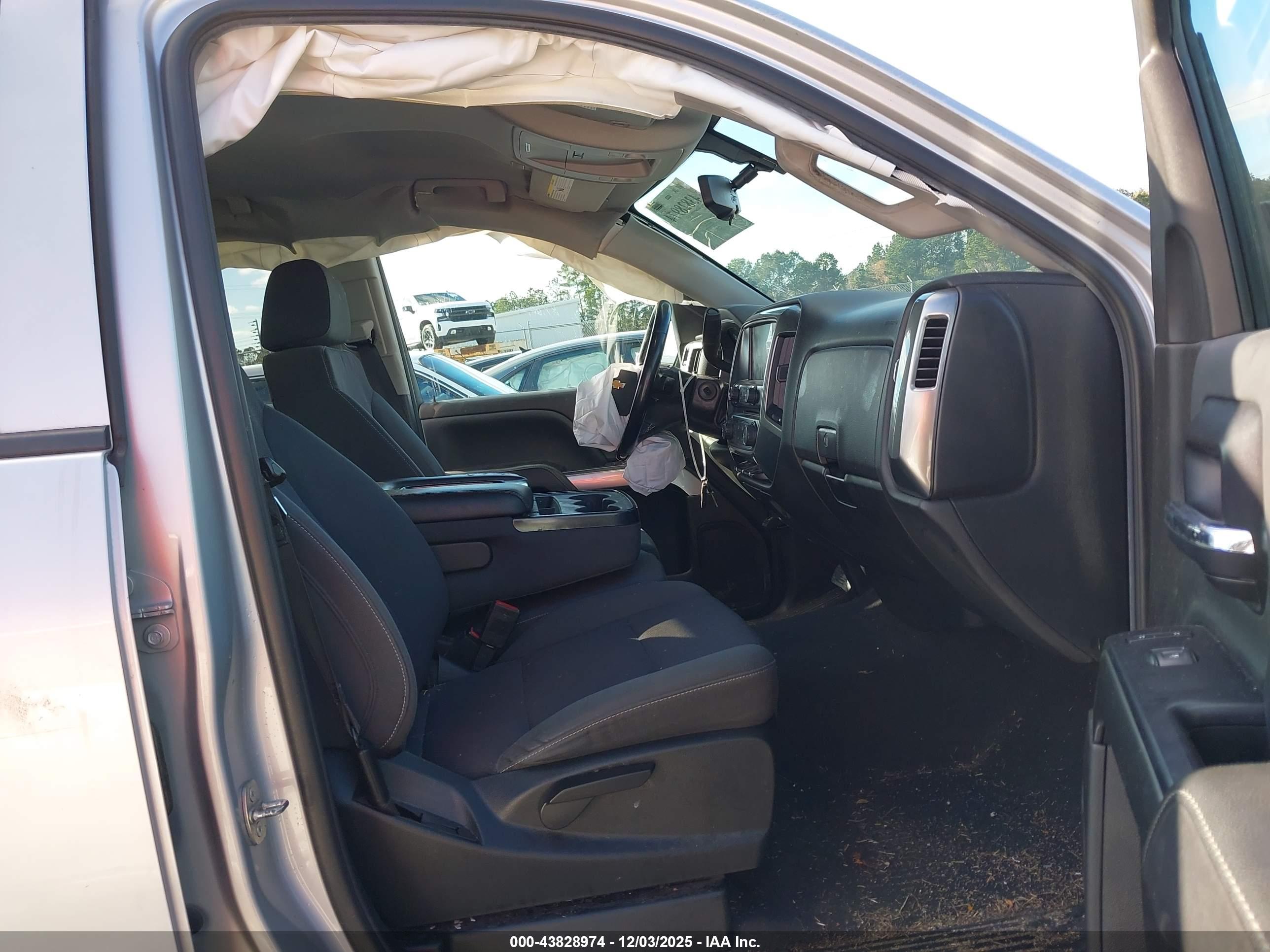 CHEVROLET SILVERADO image 5