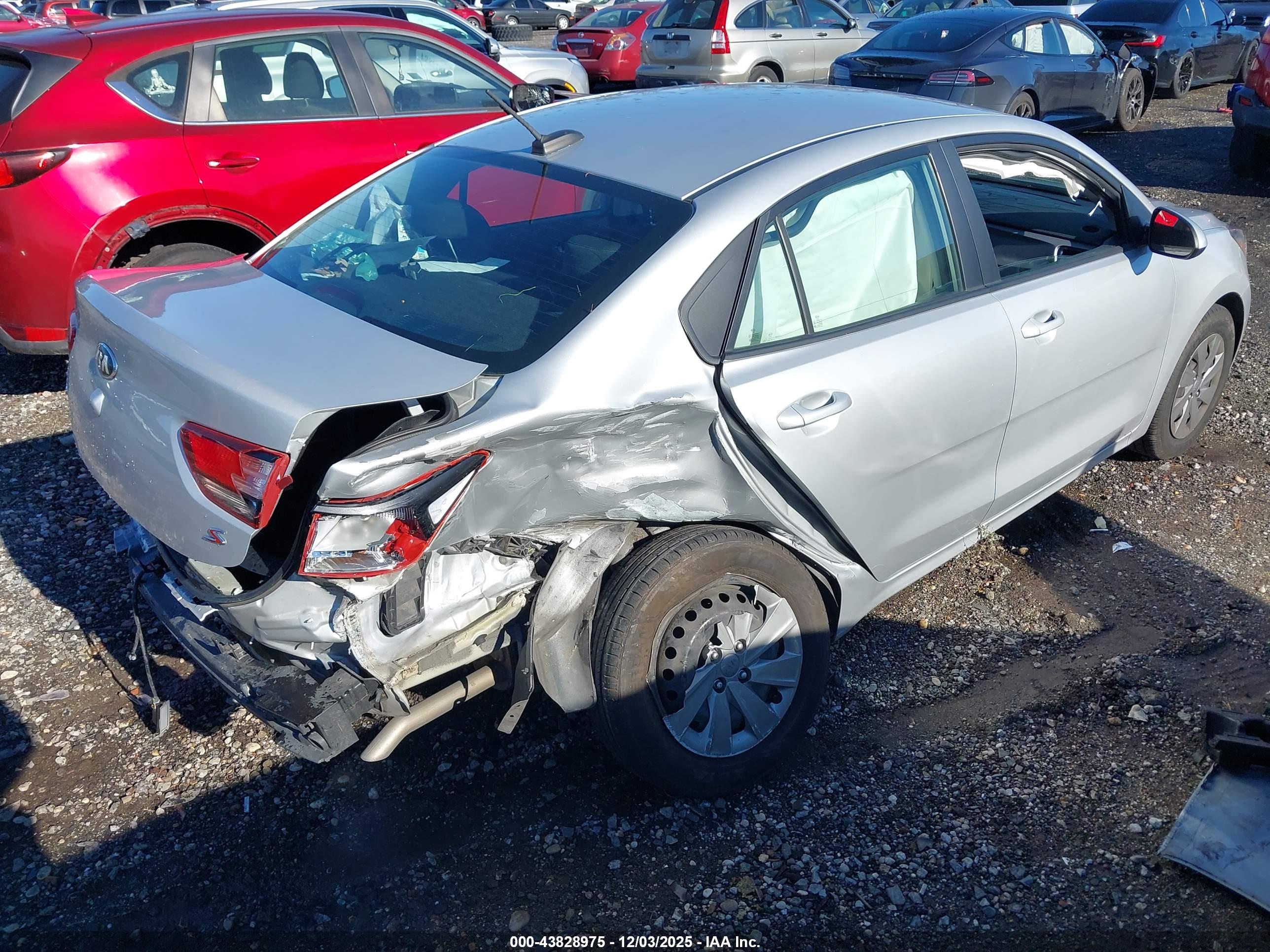 KIA RIO image 4