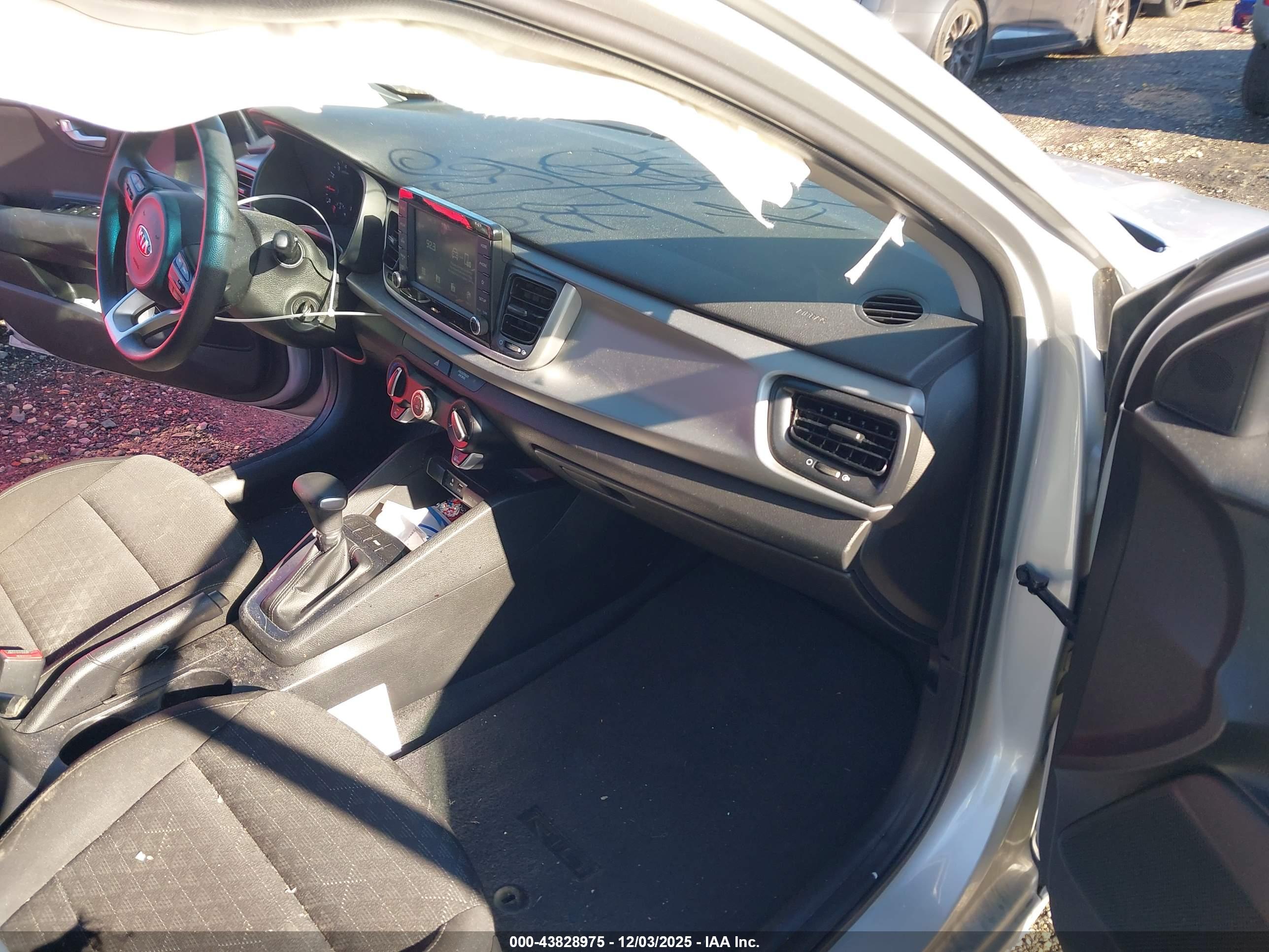KIA RIO image 5