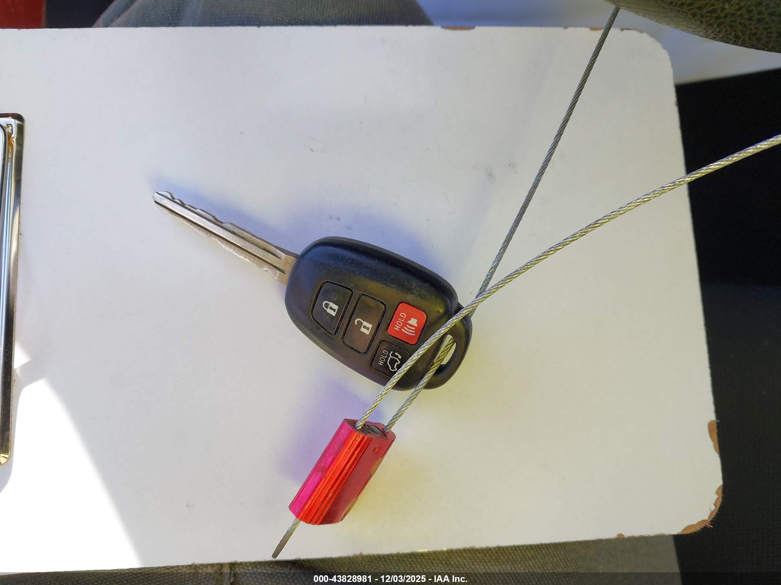 TOYOTA COROLLA image 11
