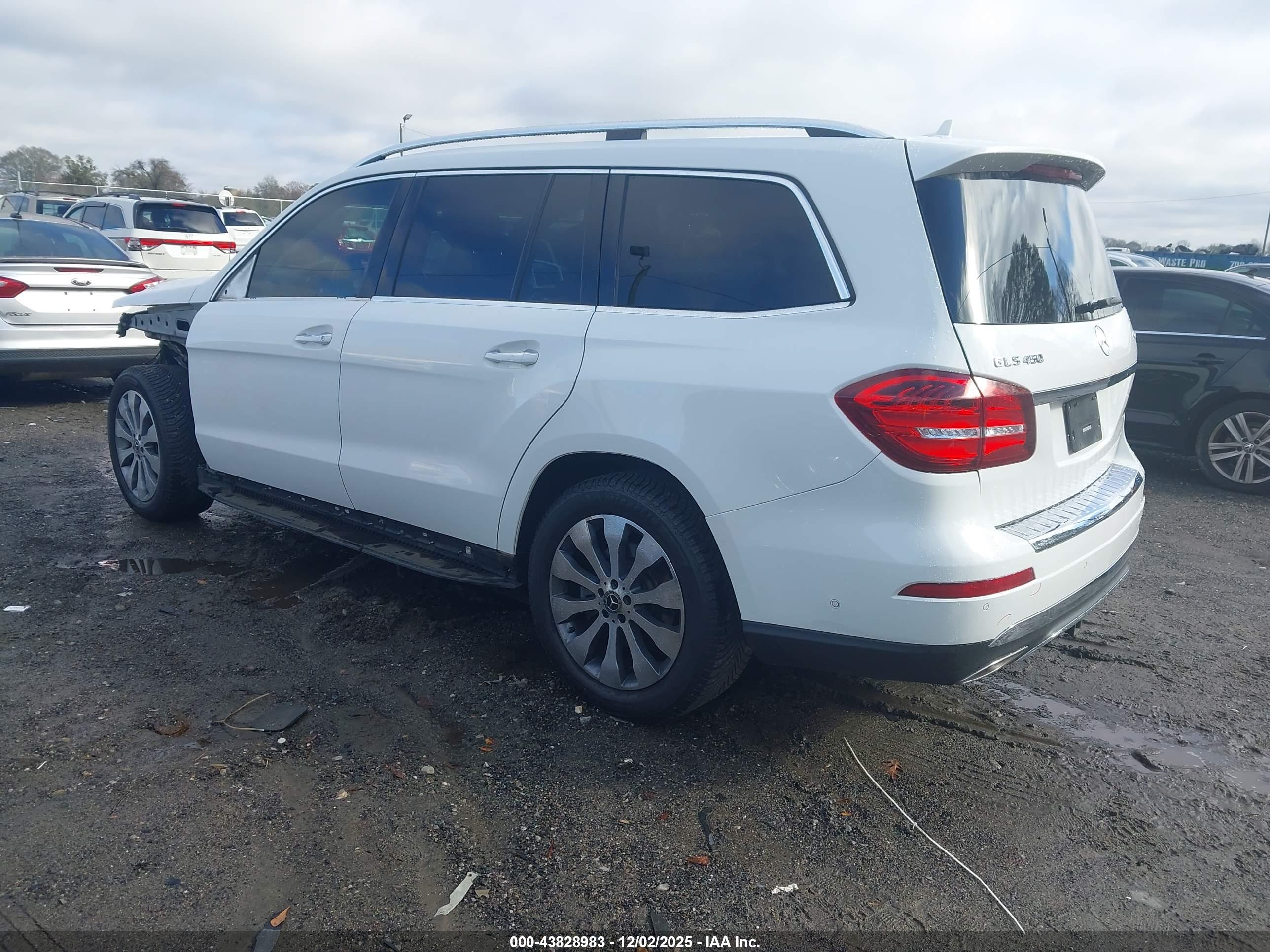 MERCEDES-BENZ GLS image 3