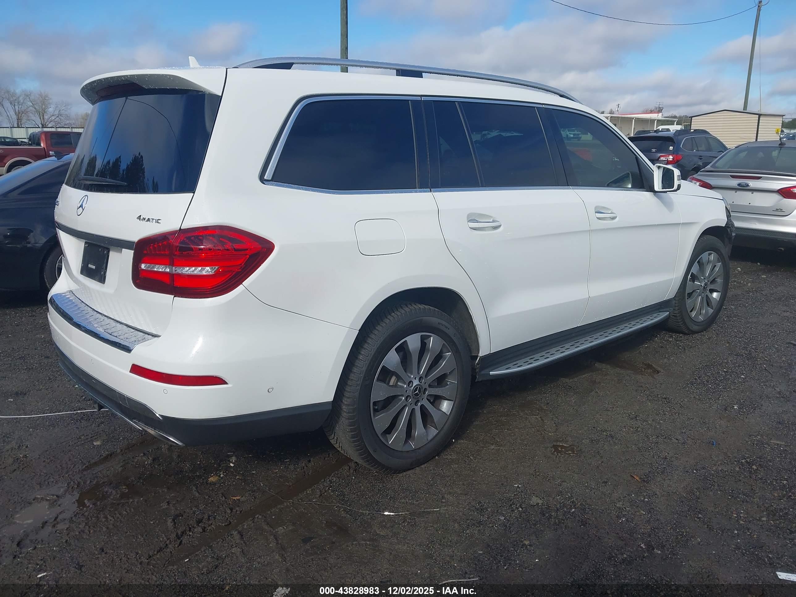 MERCEDES-BENZ GLS image 4