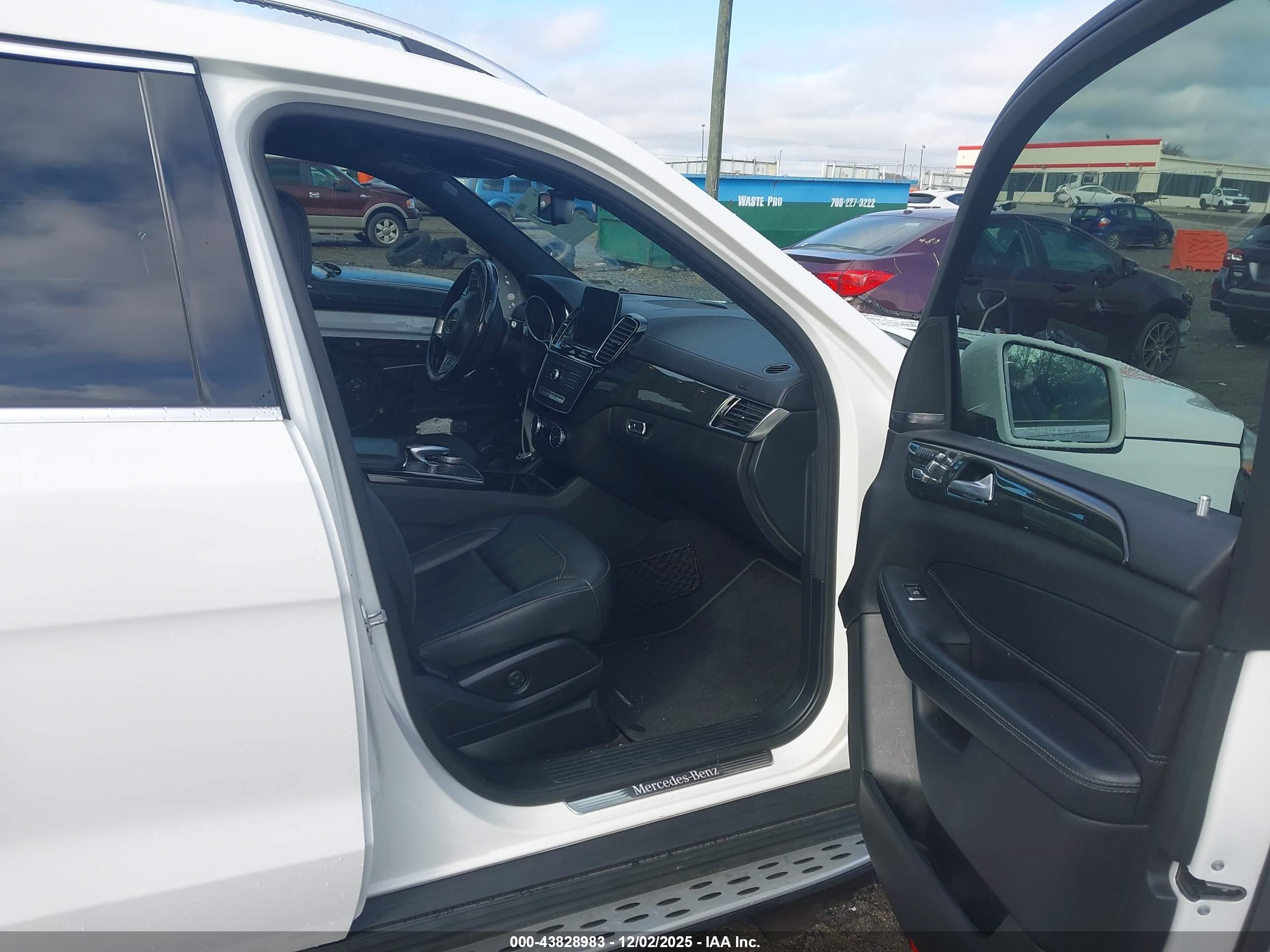 MERCEDES-BENZ GLS image 5