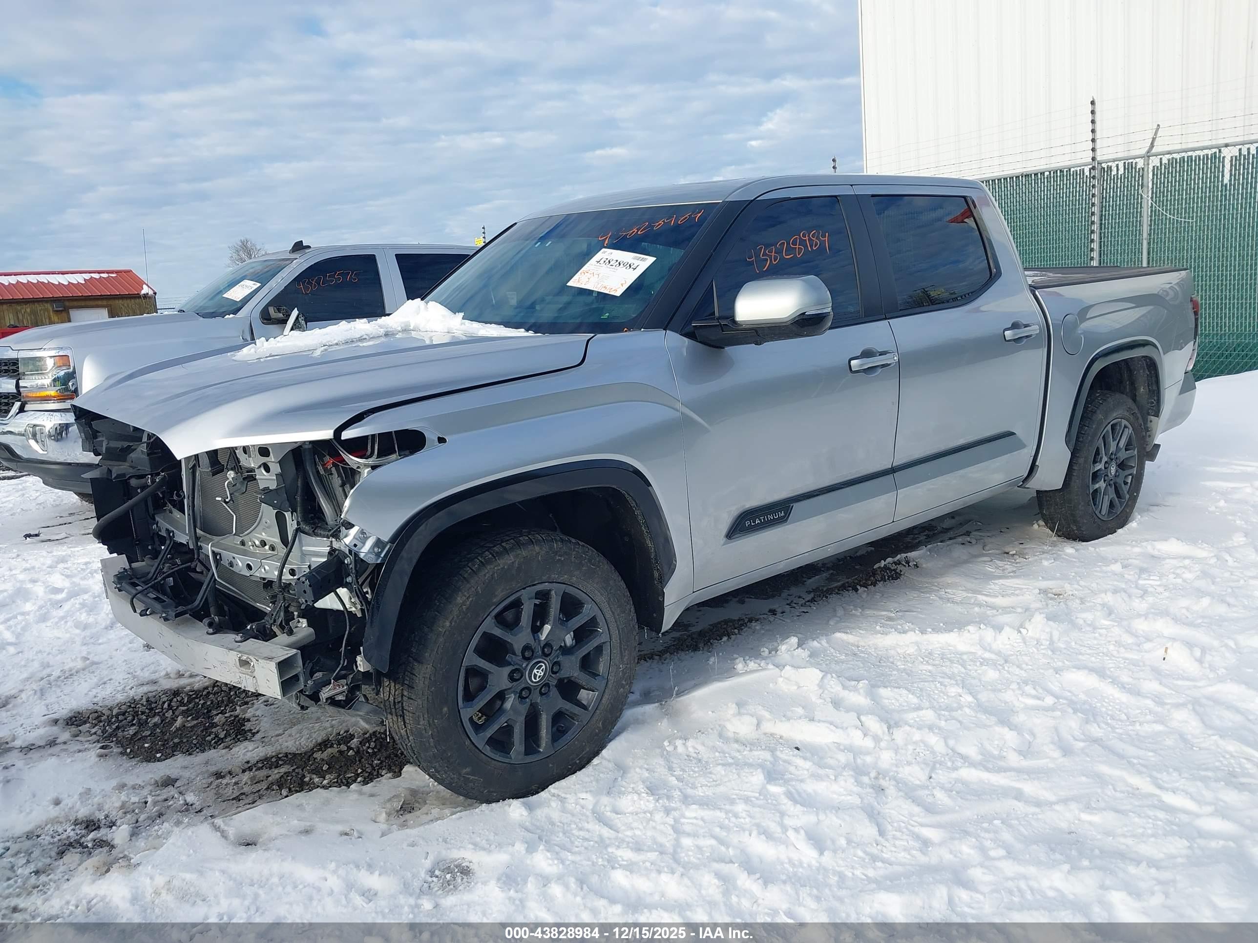TOYOTA TUNDRA image 2