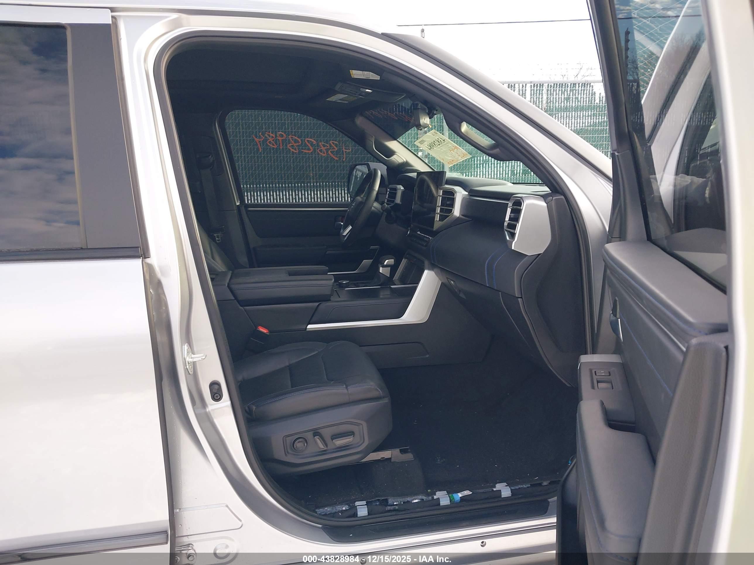 TOYOTA TUNDRA image 5