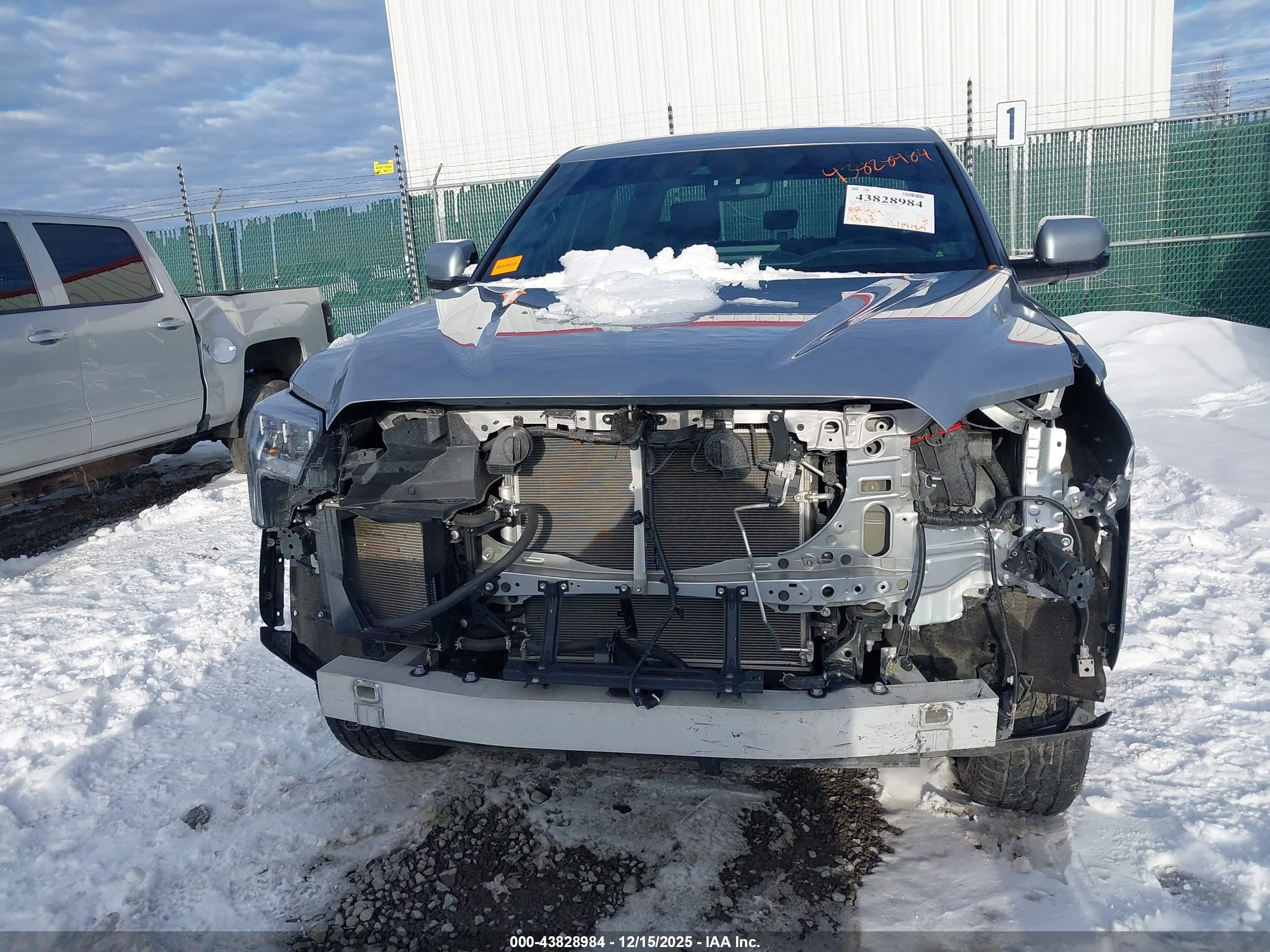 TOYOTA TUNDRA image 6