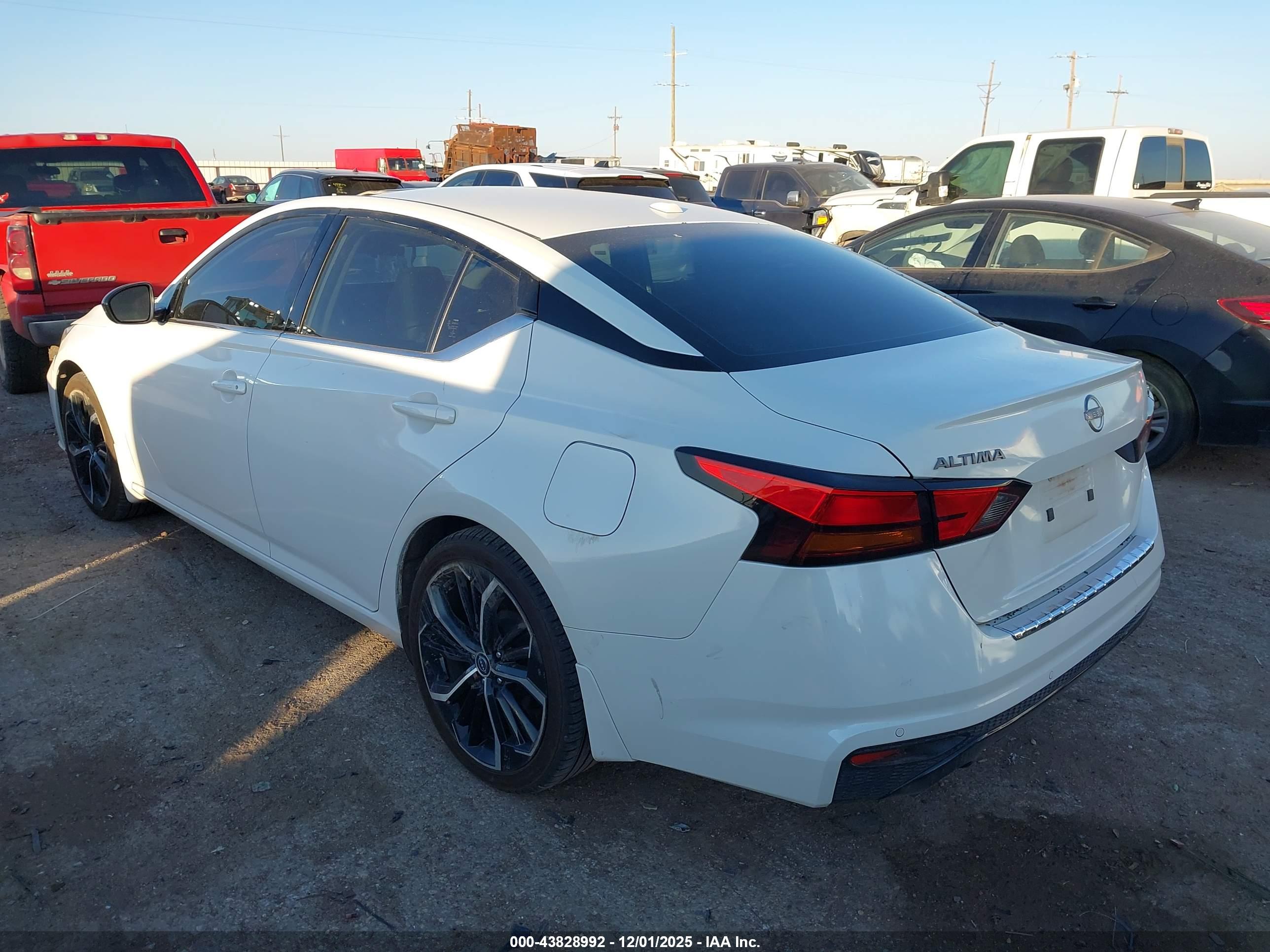 NISSAN ALTIMA image 3