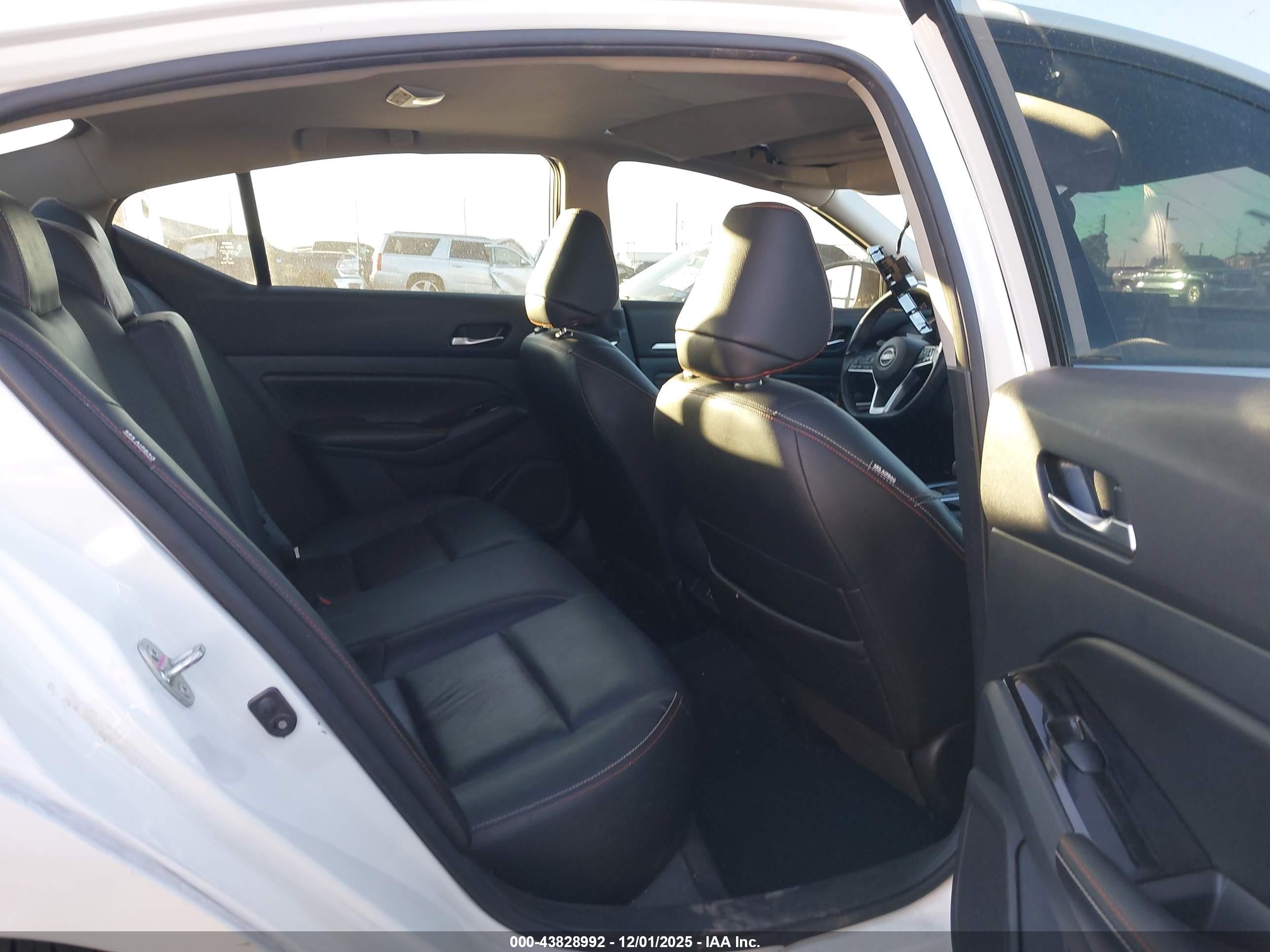 NISSAN ALTIMA image 8