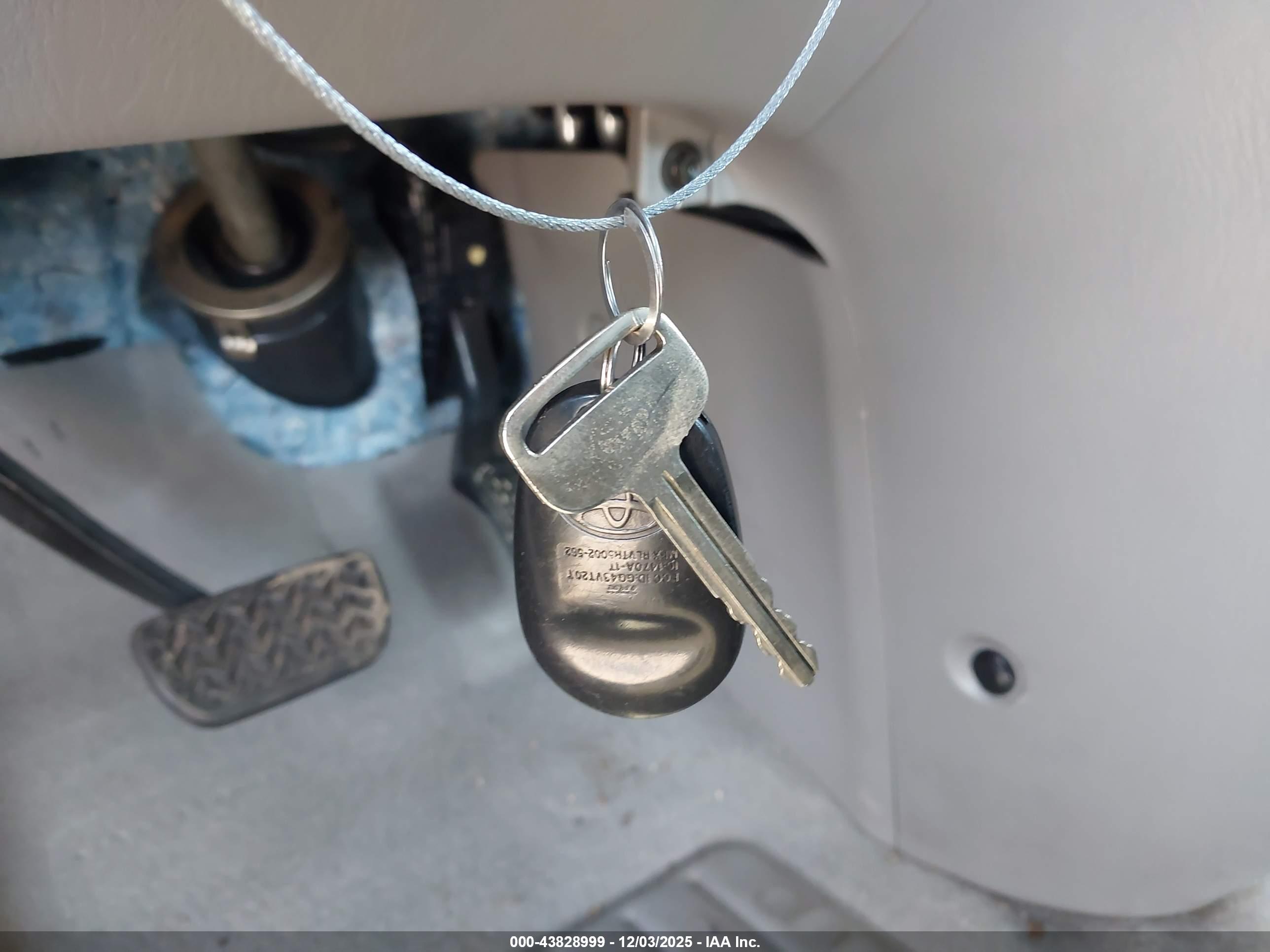 TOYOTA SIENNA image 11