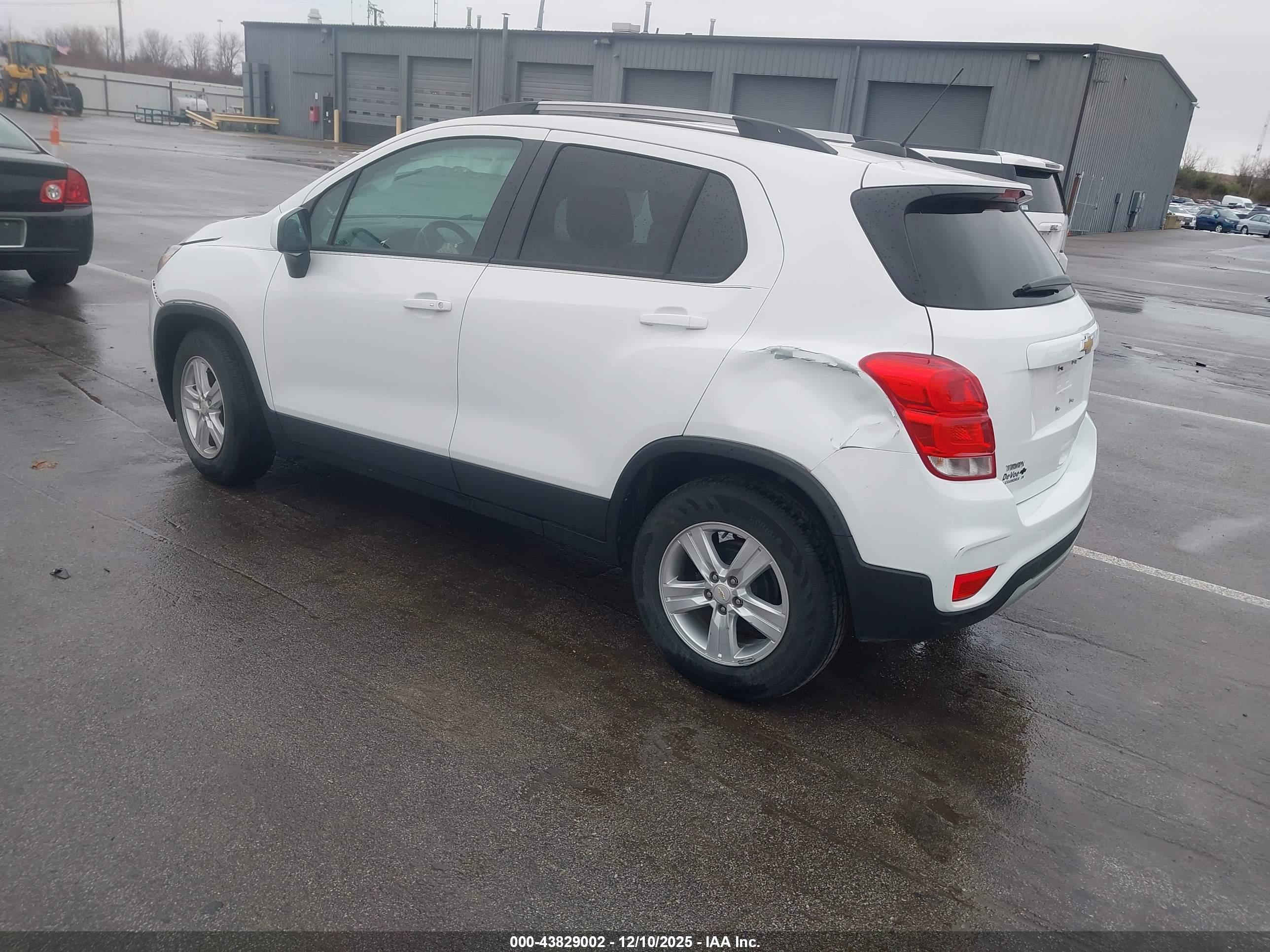 CHEVROLET TRAX image 3