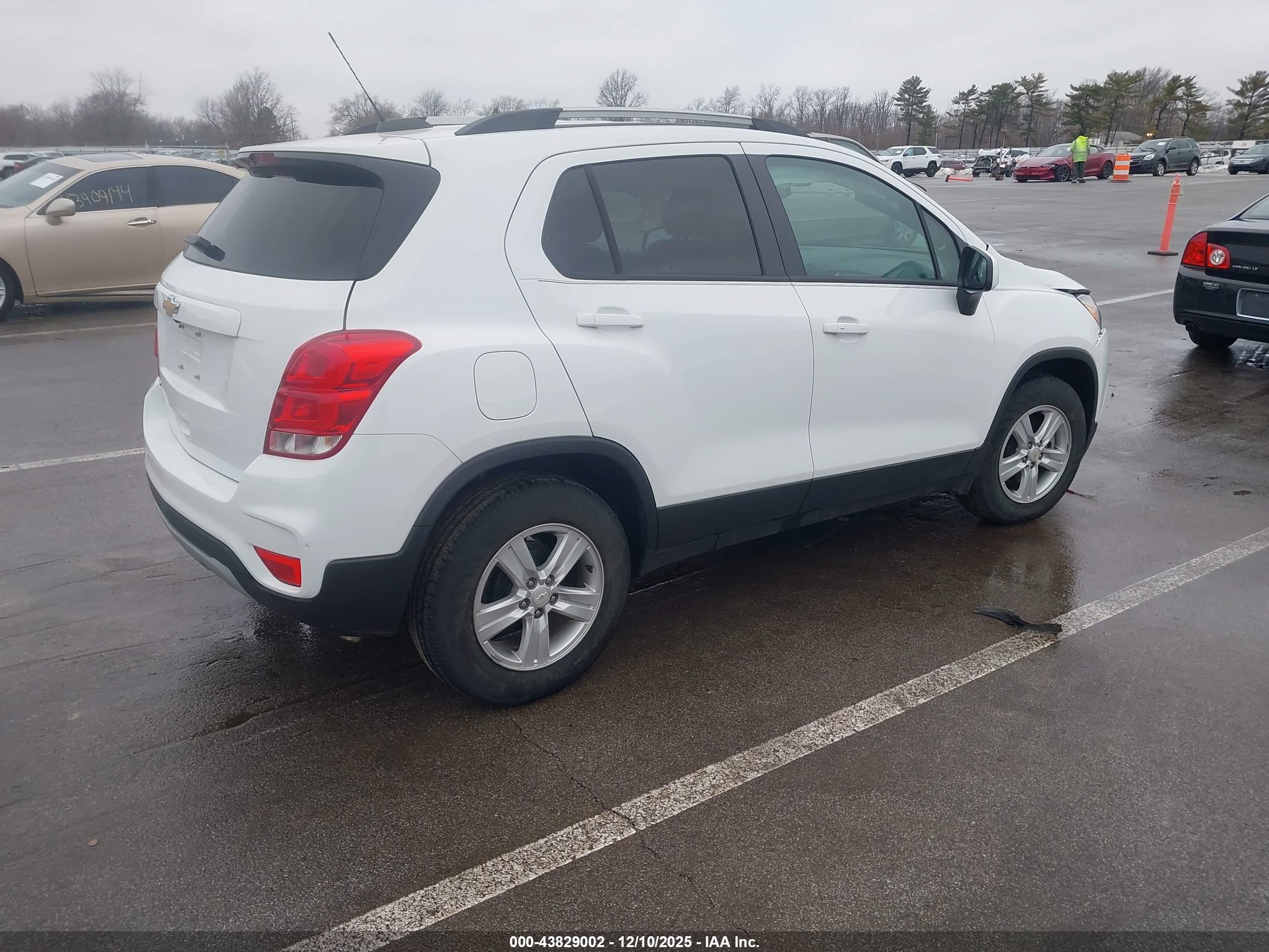 CHEVROLET TRAX image 4