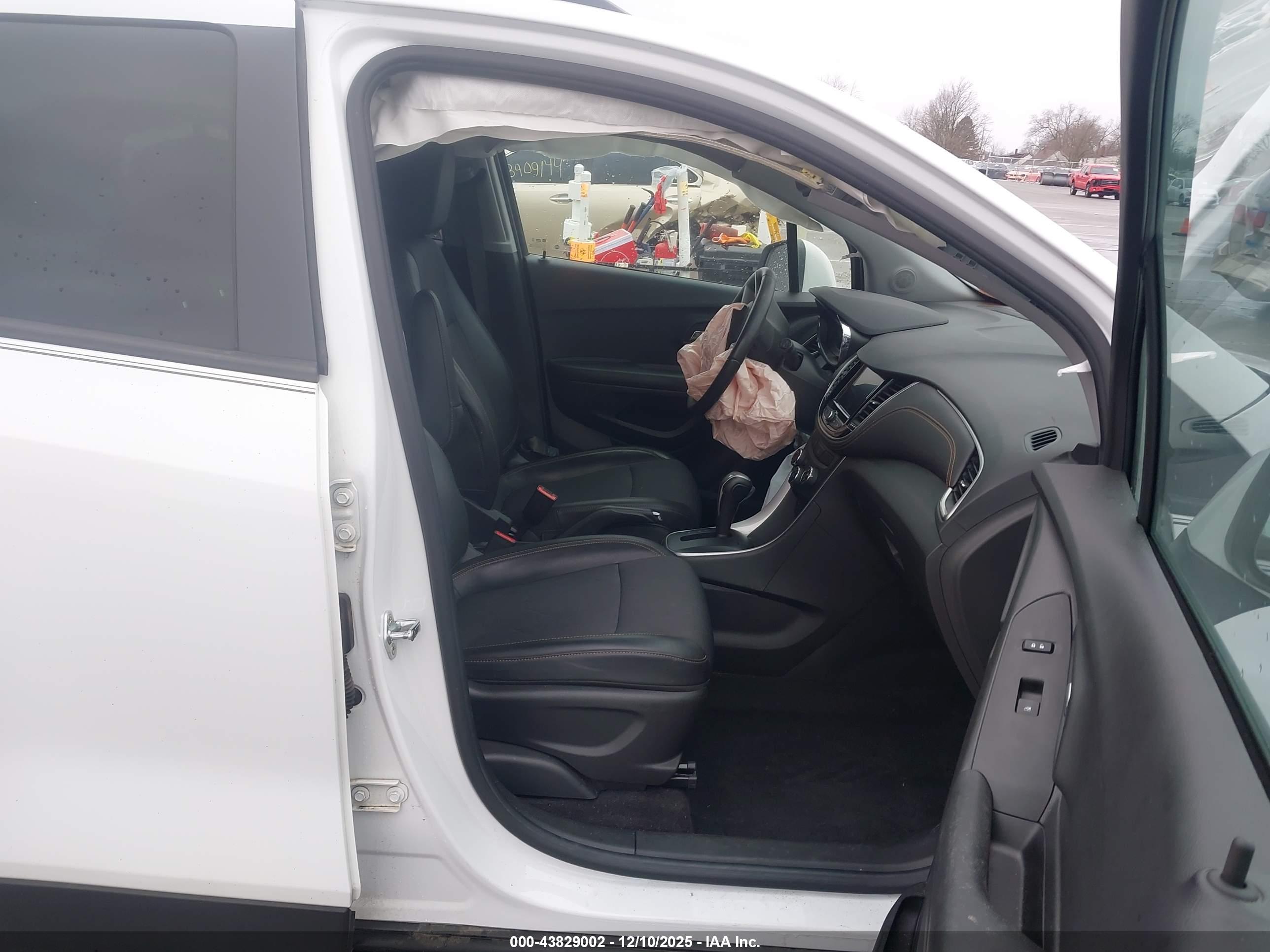 CHEVROLET TRAX image 5