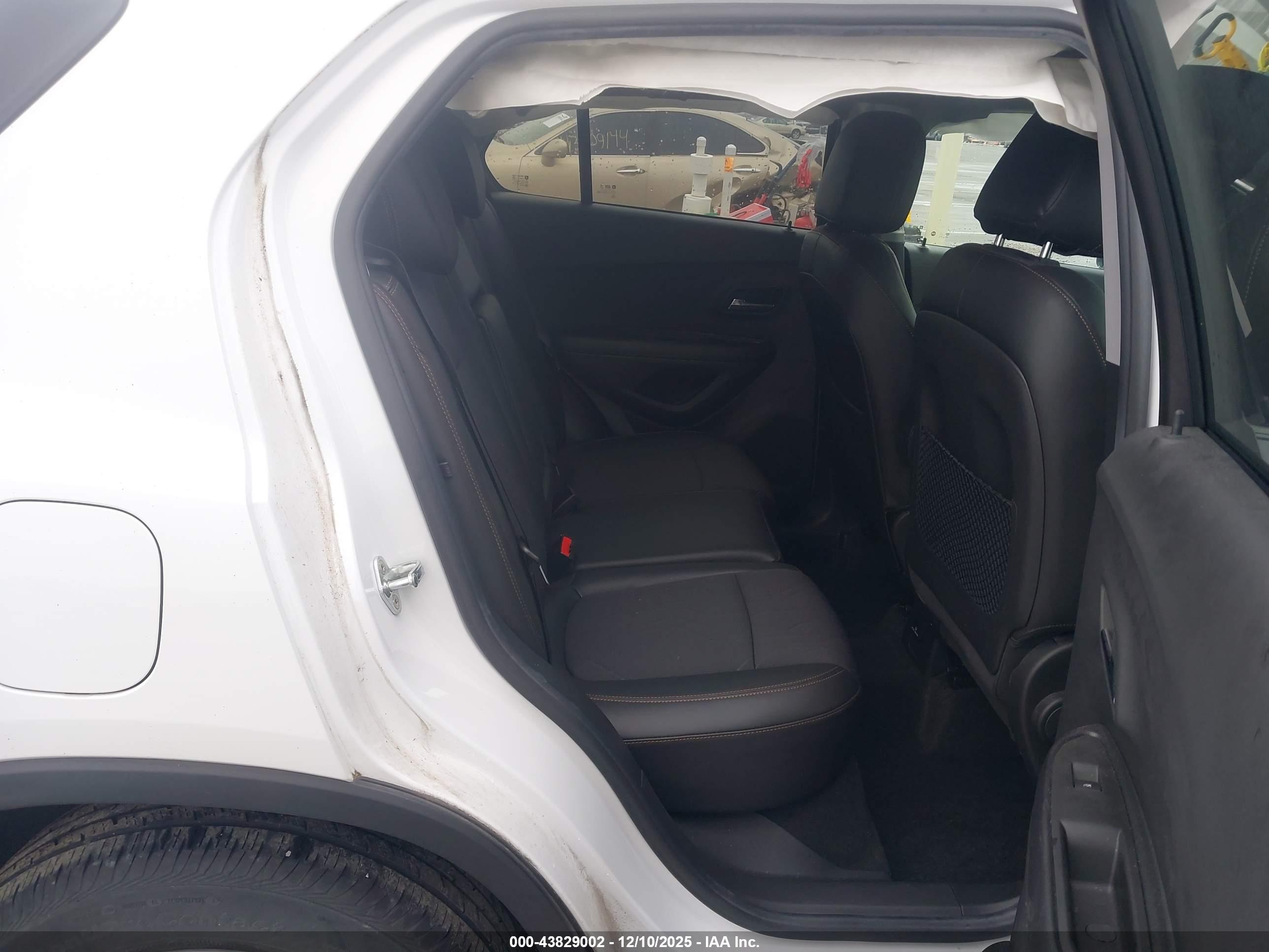 CHEVROLET TRAX image 8