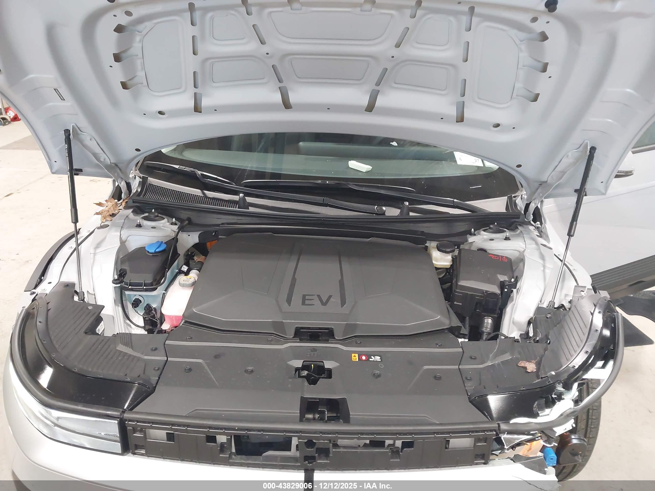 HYUNDAI IONIQ image 10
