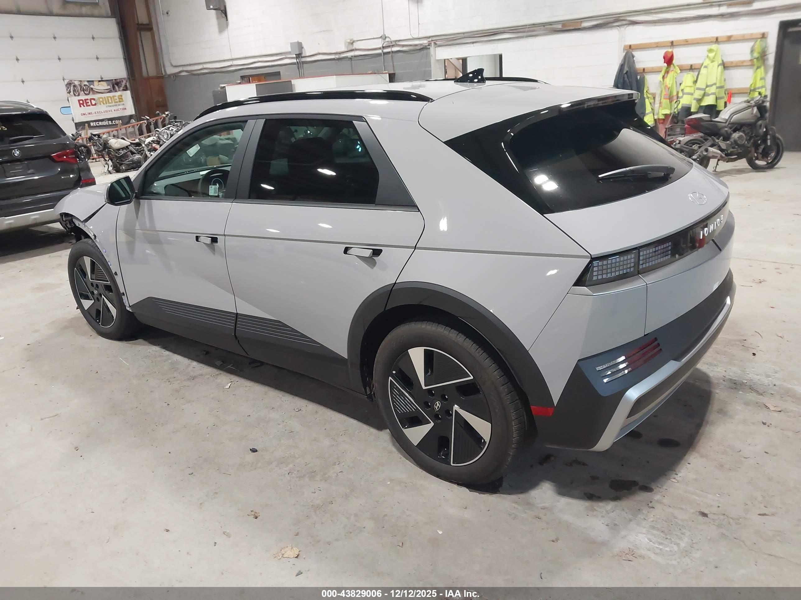 HYUNDAI IONIQ image 3