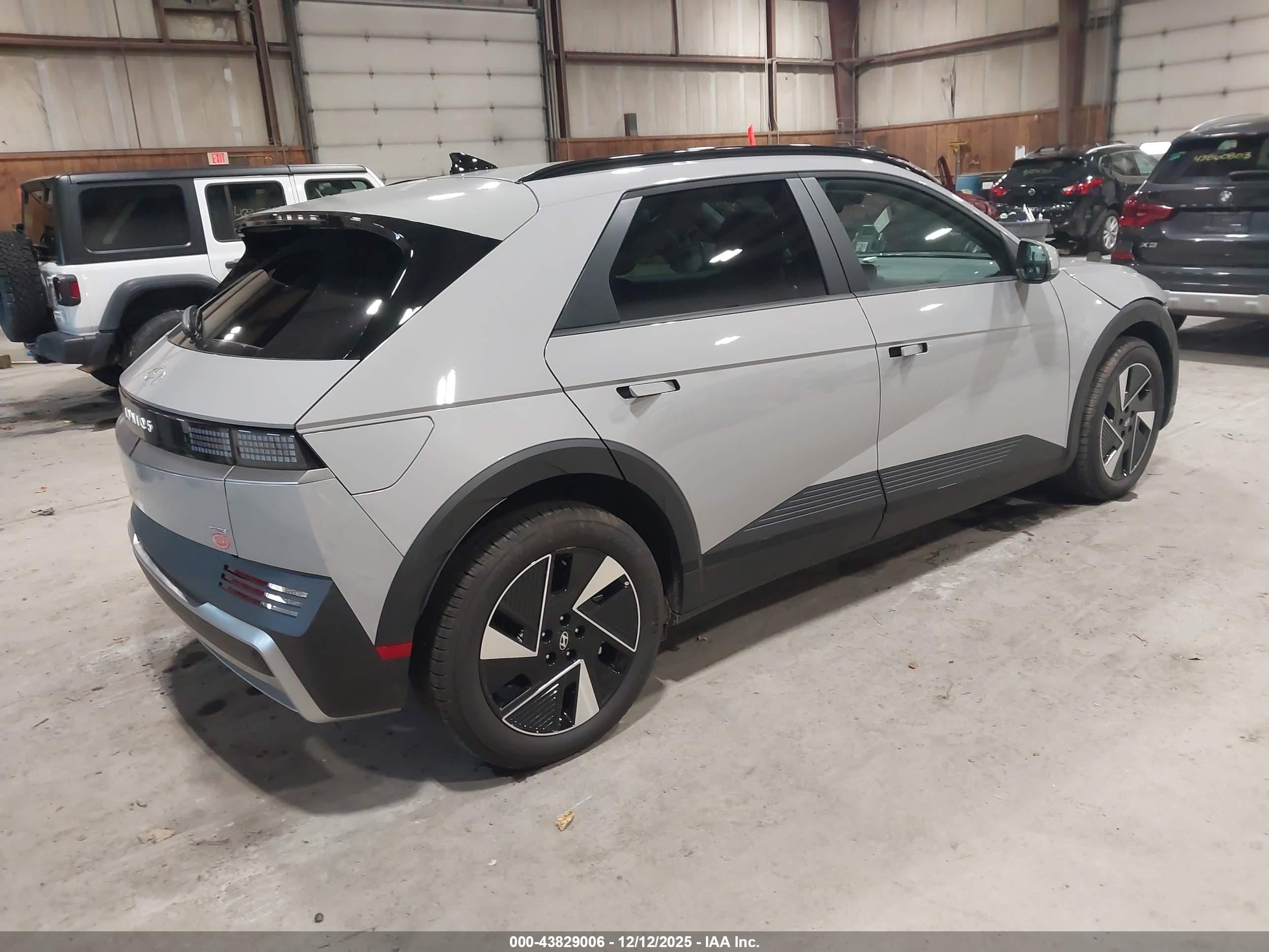 HYUNDAI IONIQ image 4