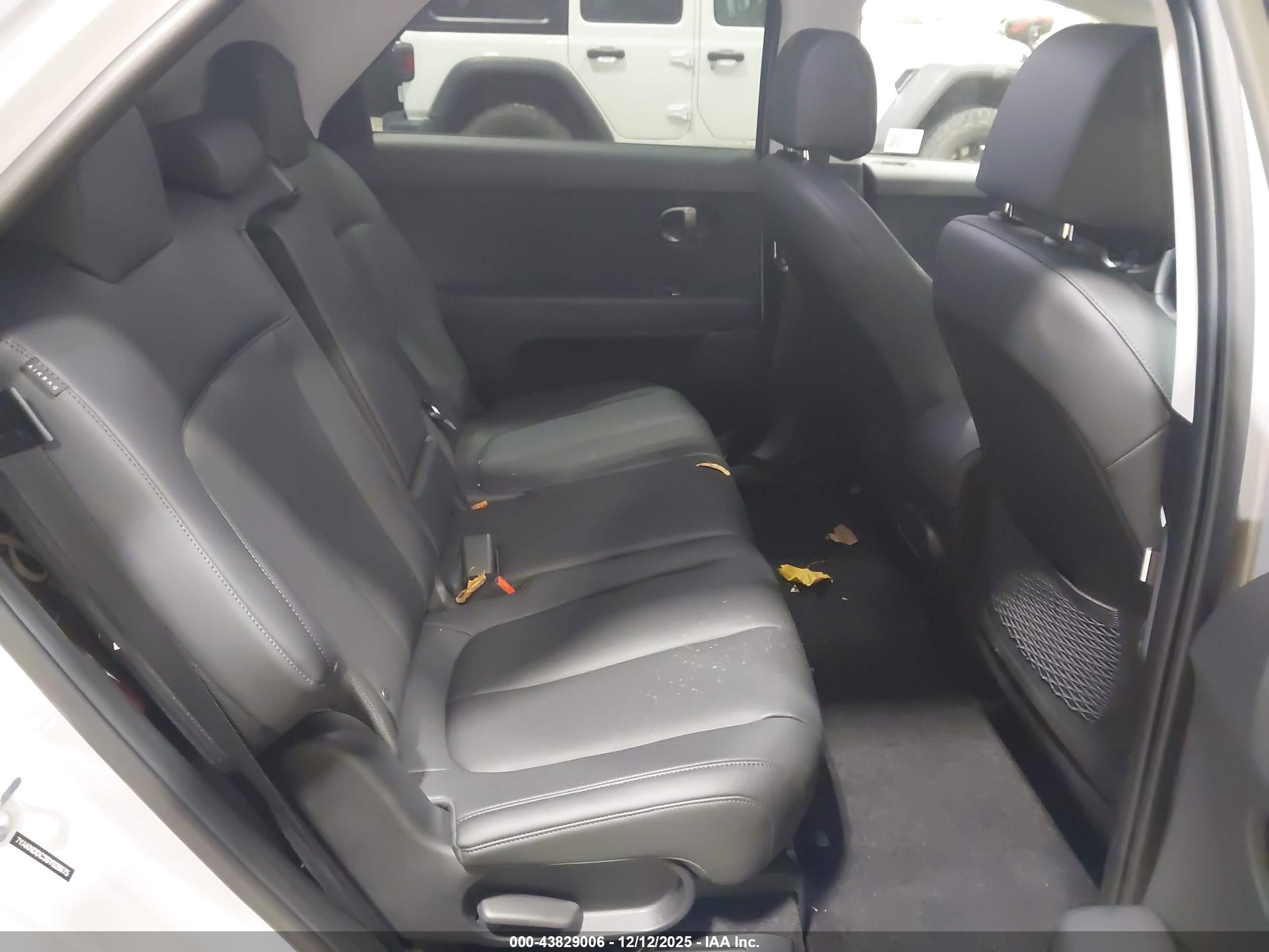 HYUNDAI IONIQ image 8
