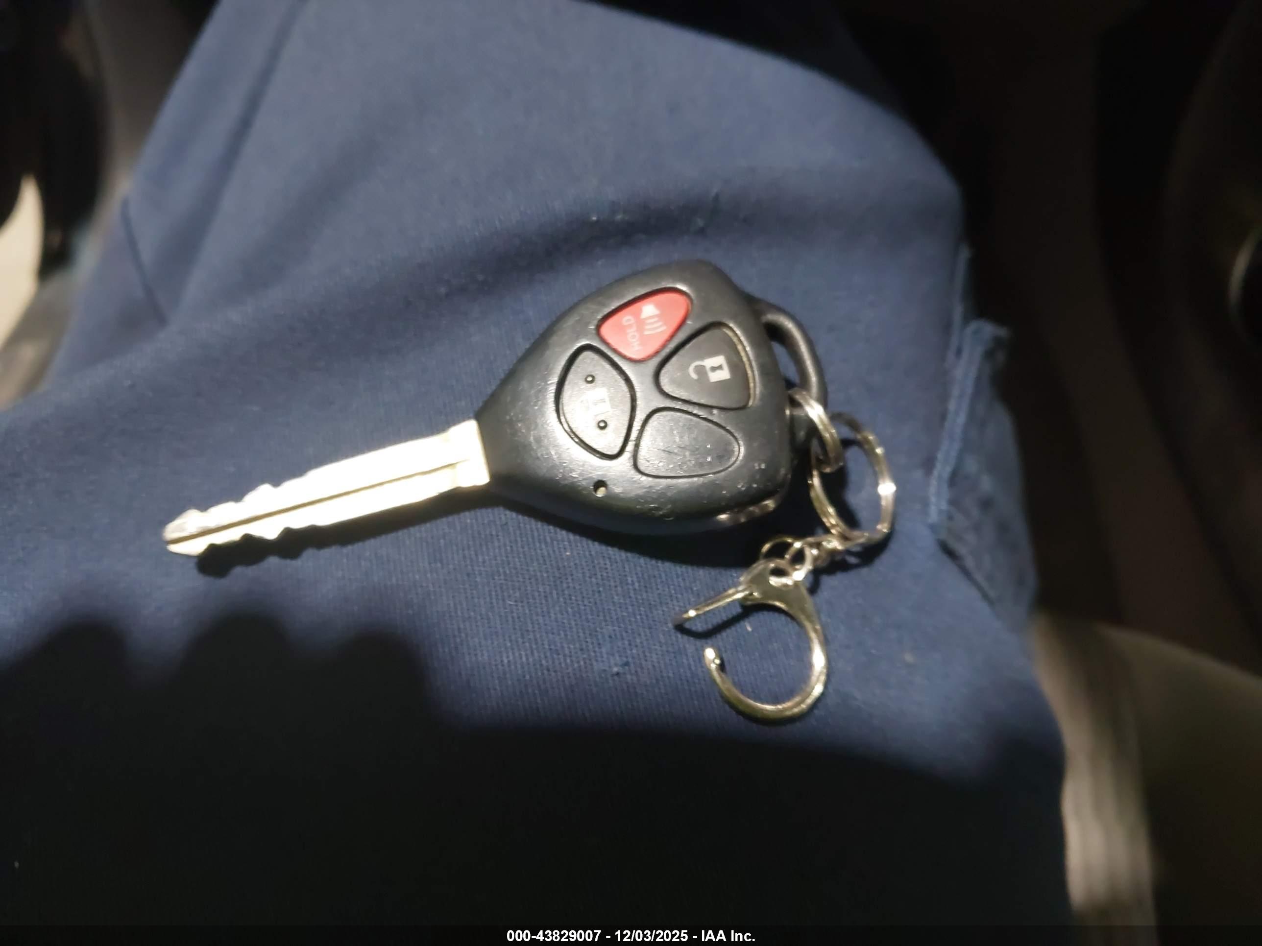 TOYOTA RAV4 image 11