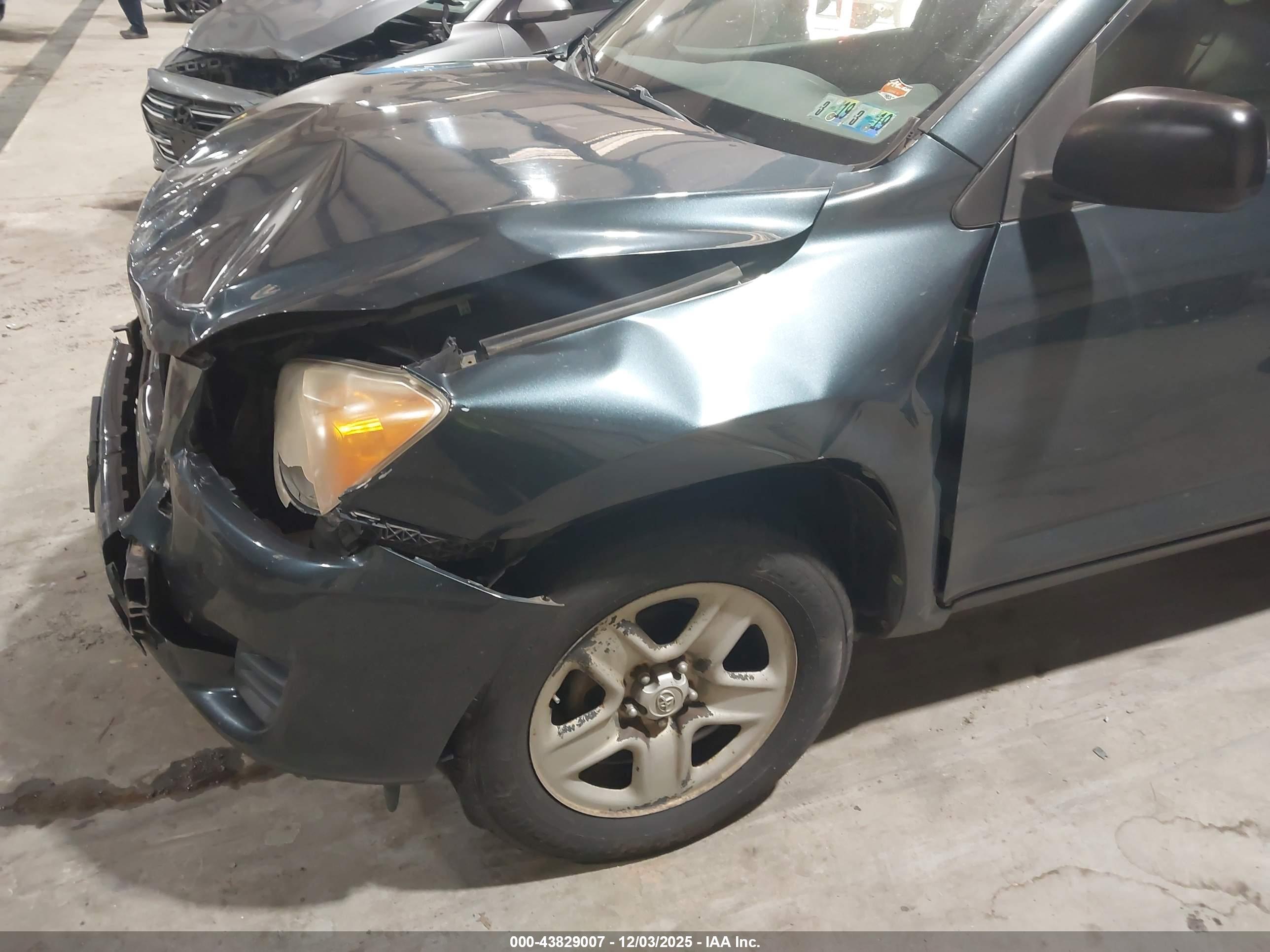 TOYOTA RAV4 image 6