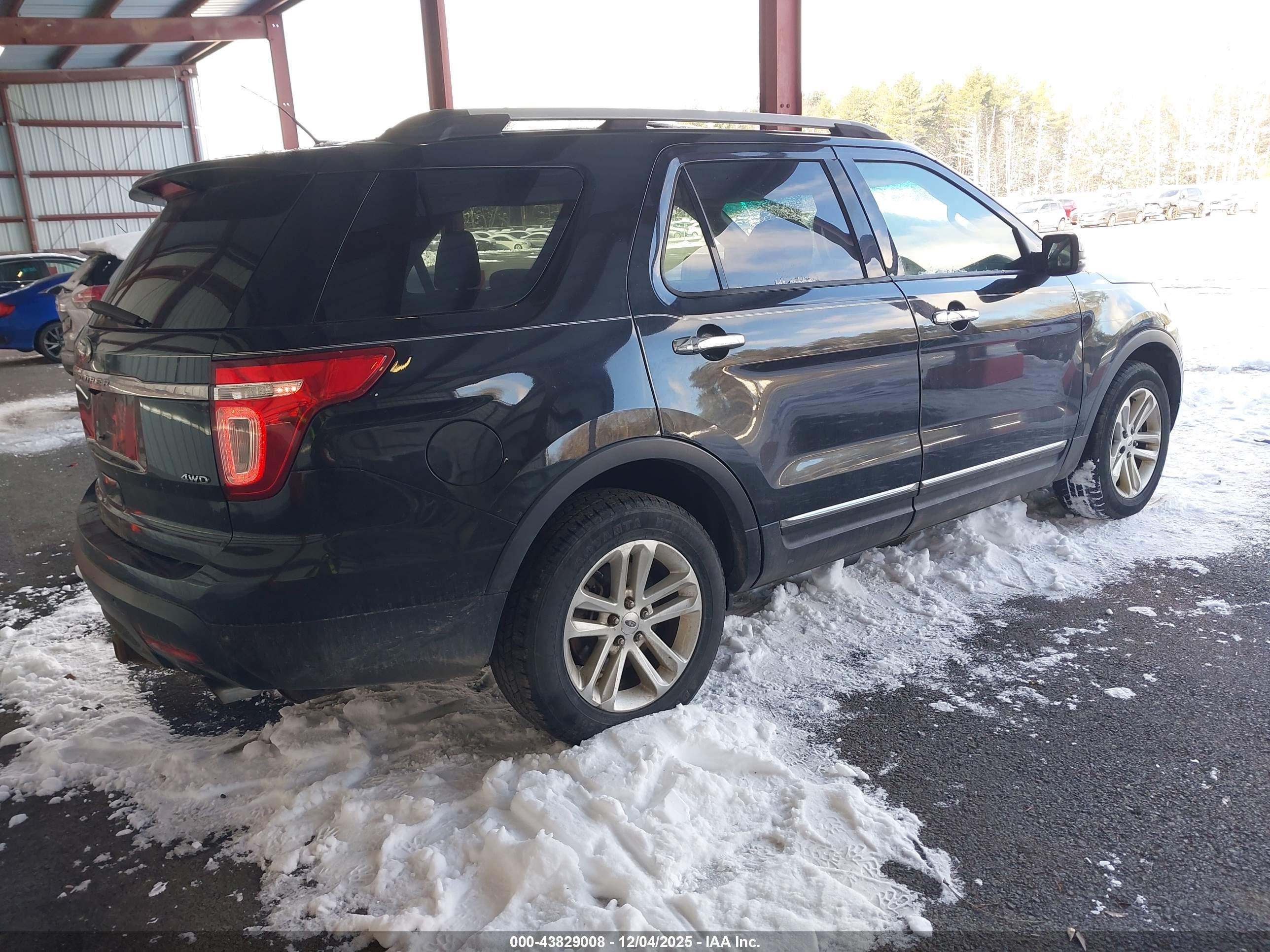 FORD EXPLORER image 4